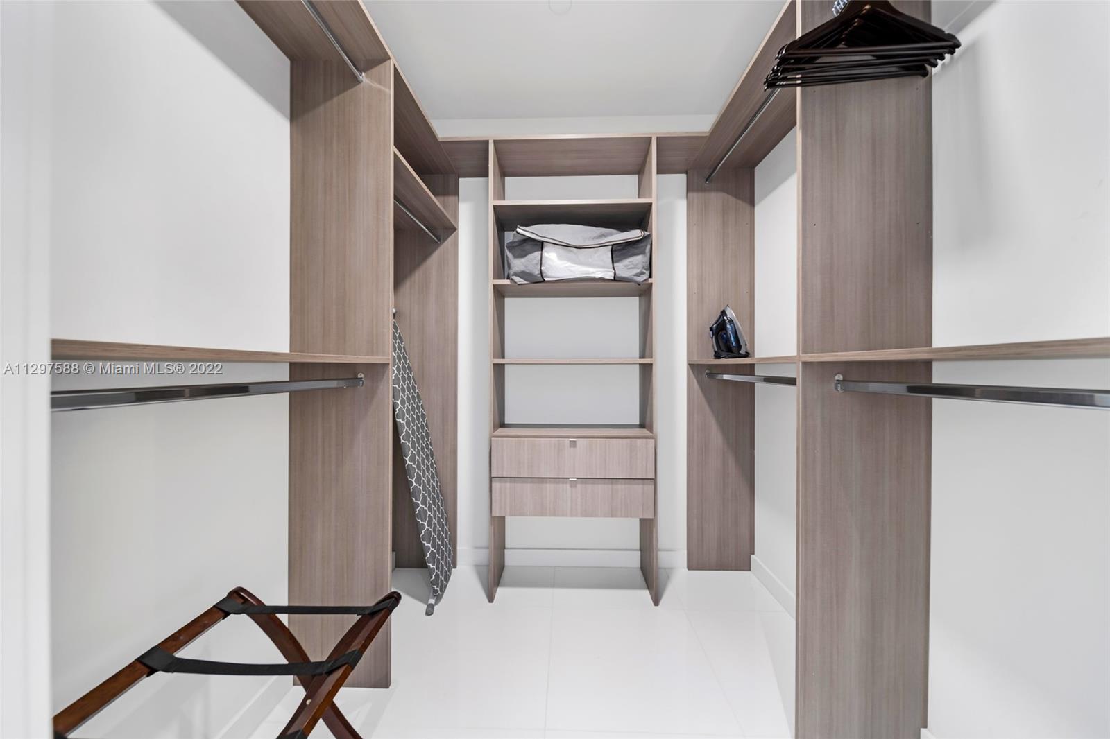 PARAMOUNT MIAMI WORLDCENT - Residential Lease