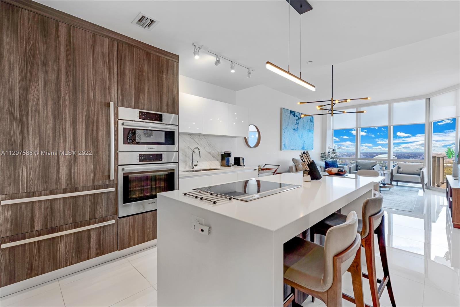 PARAMOUNT MIAMI WORLDCENT - Residential Lease