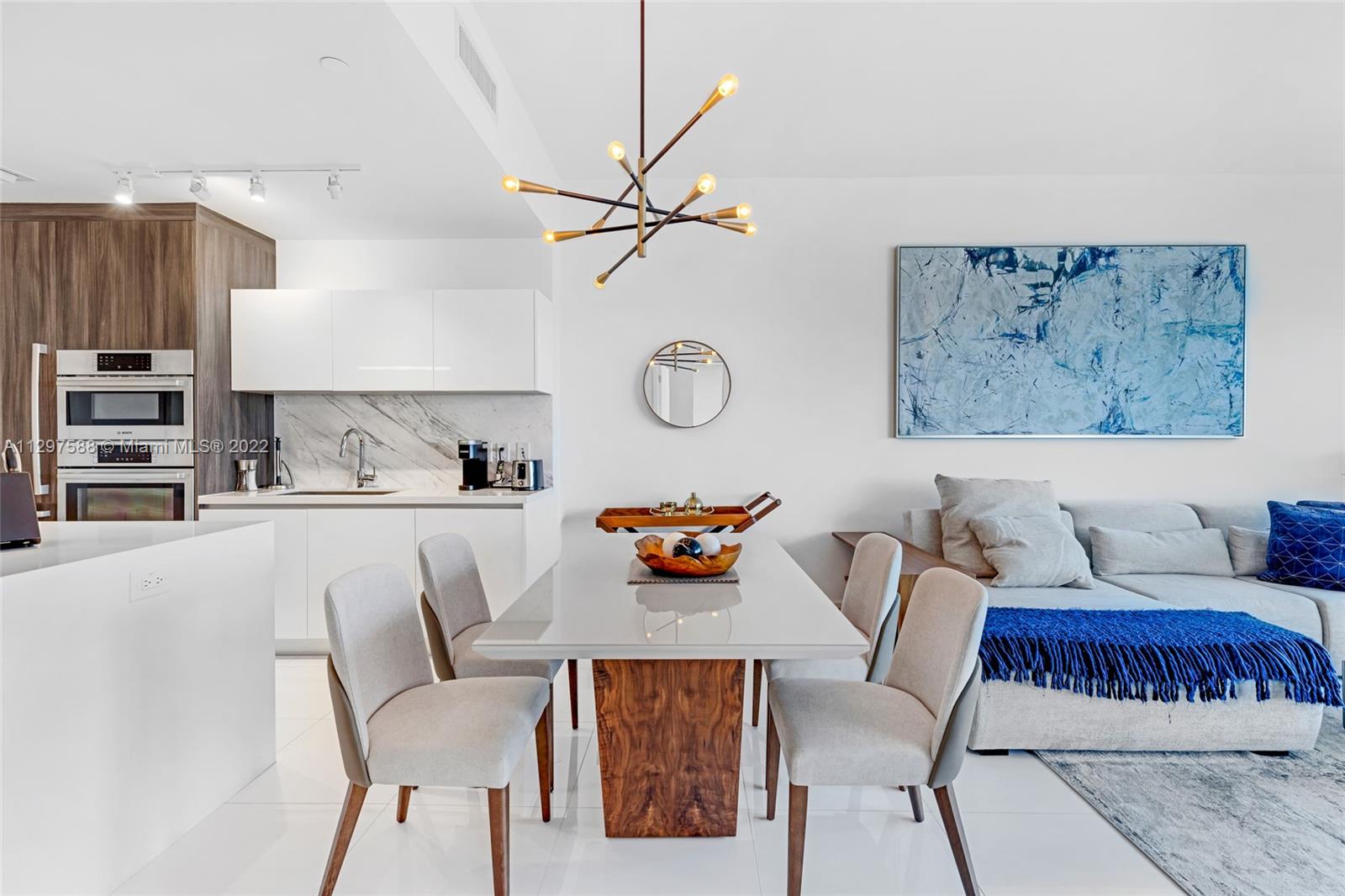 PARAMOUNT MIAMI WORLDCENT - Residential Lease