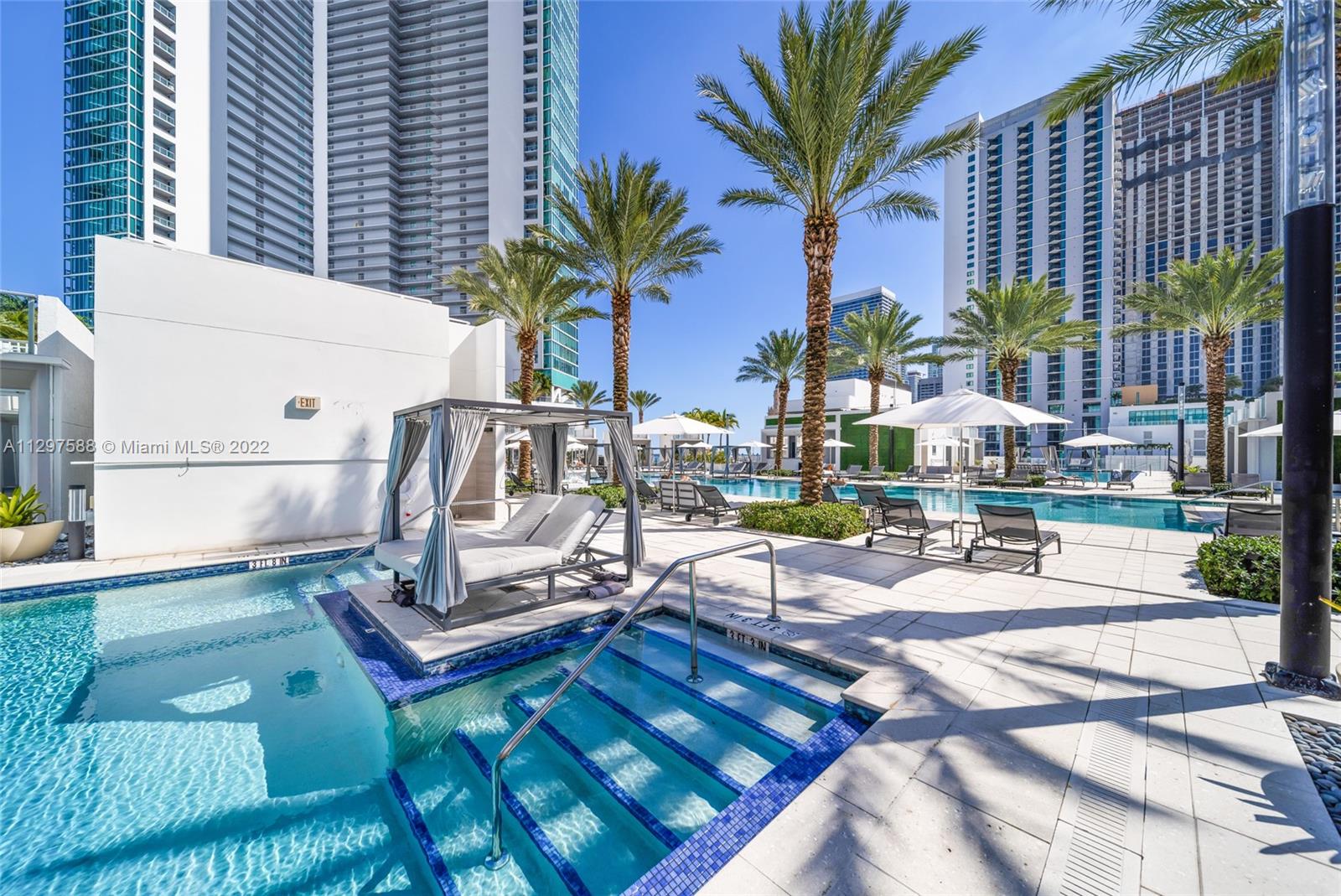 PARAMOUNT MIAMI WORLDCENT - Residential Lease