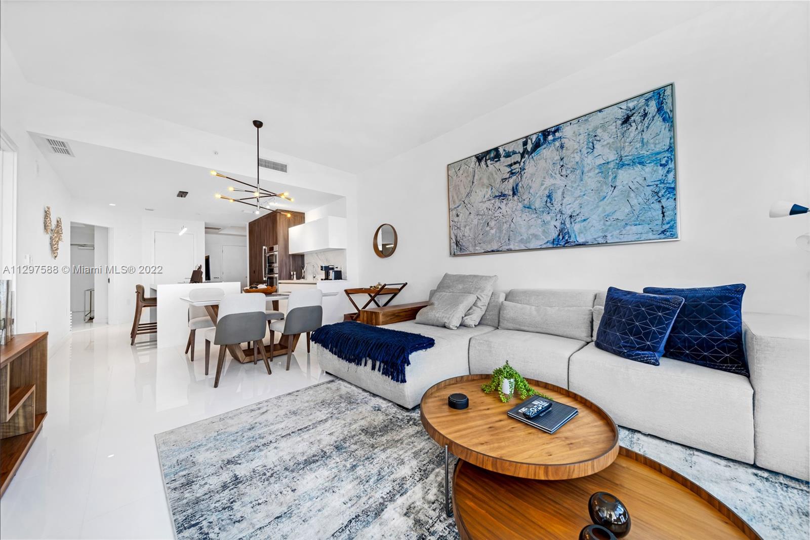 PARAMOUNT MIAMI WORLDCENT - Residential Lease