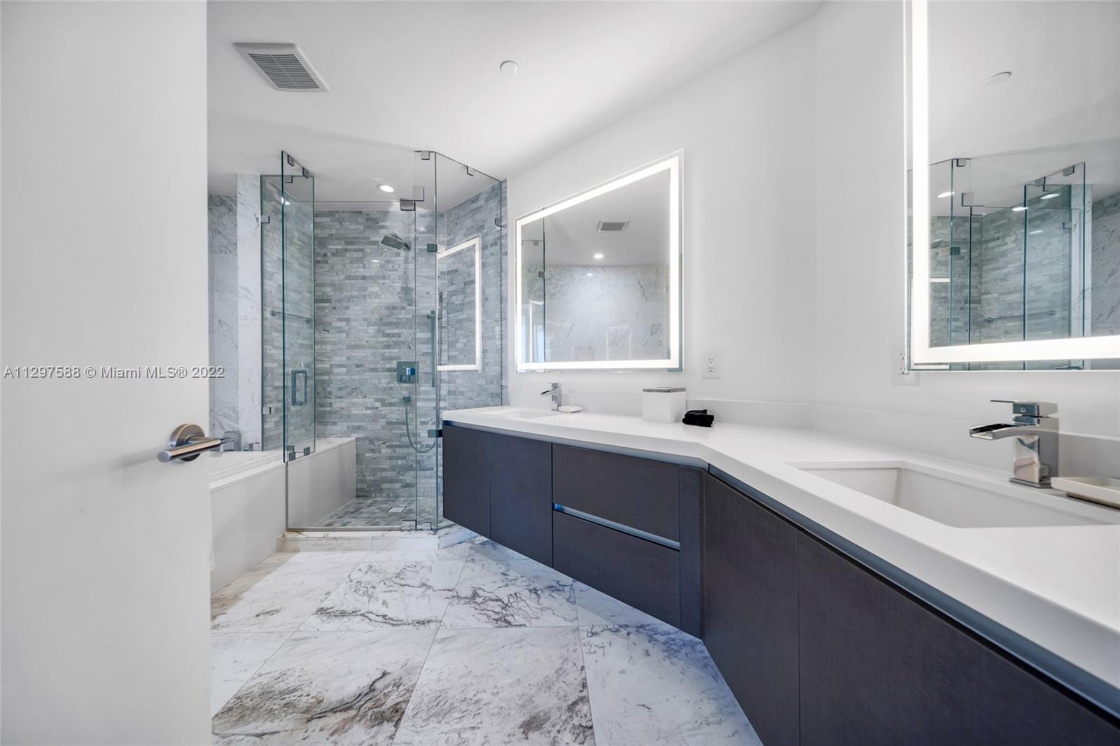 PARAMOUNT MIAMI WORLDCENT - Residential Lease