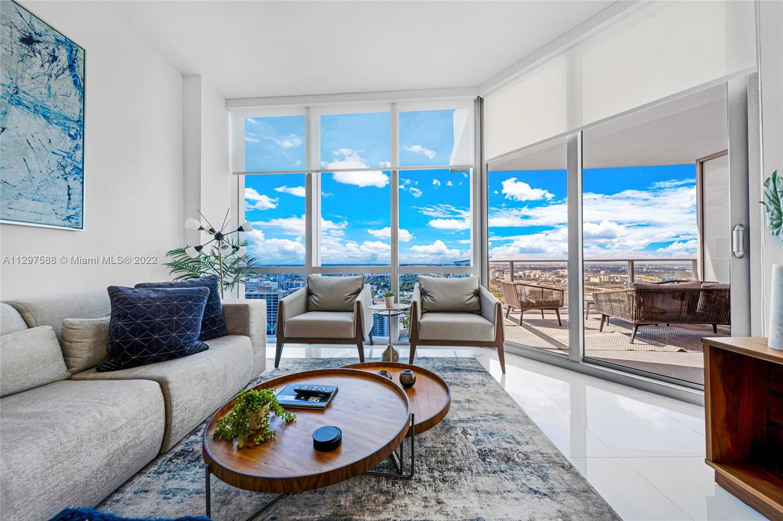 PARAMOUNT MIAMI WORLDCENT - Residential Lease