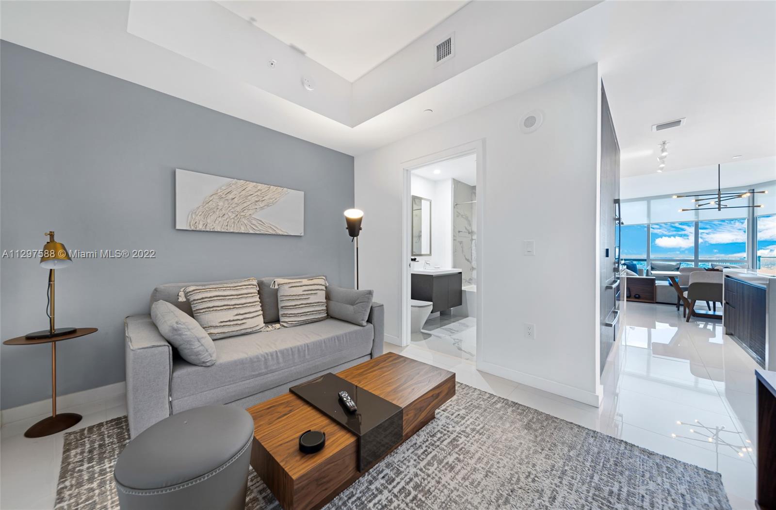 PARAMOUNT MIAMI WORLDCENT - Residential Lease