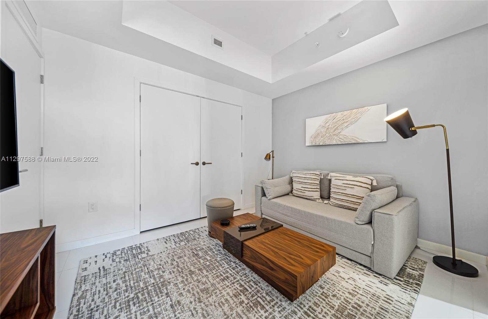 PARAMOUNT MIAMI WORLDCENT - Residential Lease