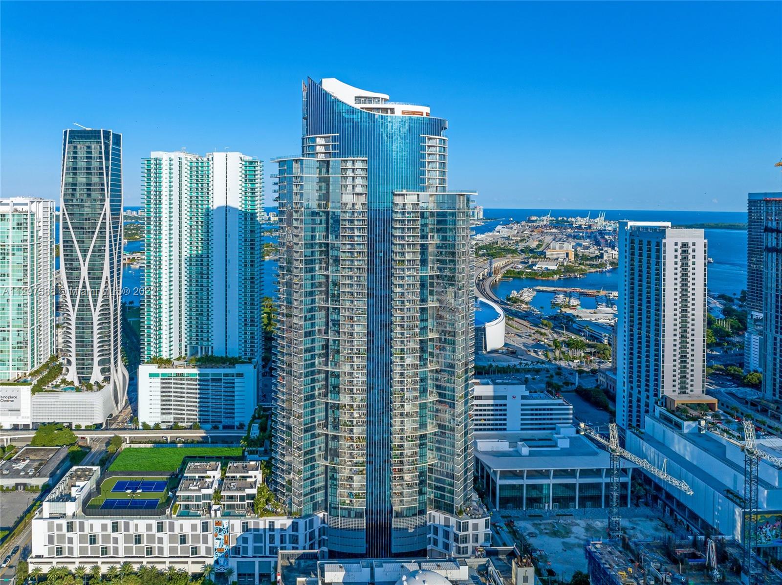 PARAMOUNT MIAMI WORLDCENT - Residential Lease