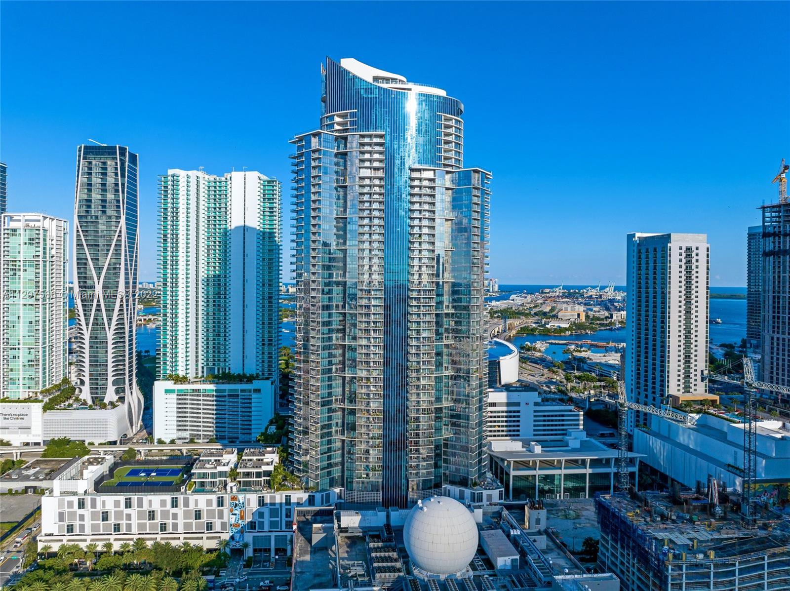 PARAMOUNT MIAMI WORLDCENT - Residential Lease