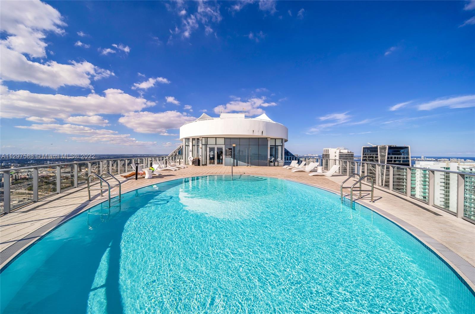 PARAMOUNT MIAMI WORLDCENT - Residential Lease