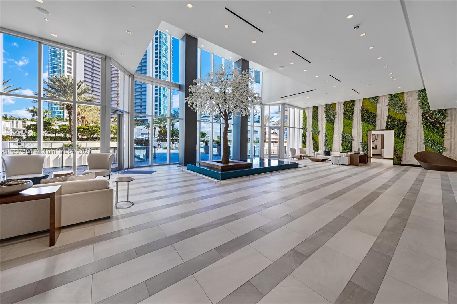 PARAMOUNT MIAMI WORLDCENT - Residential Lease