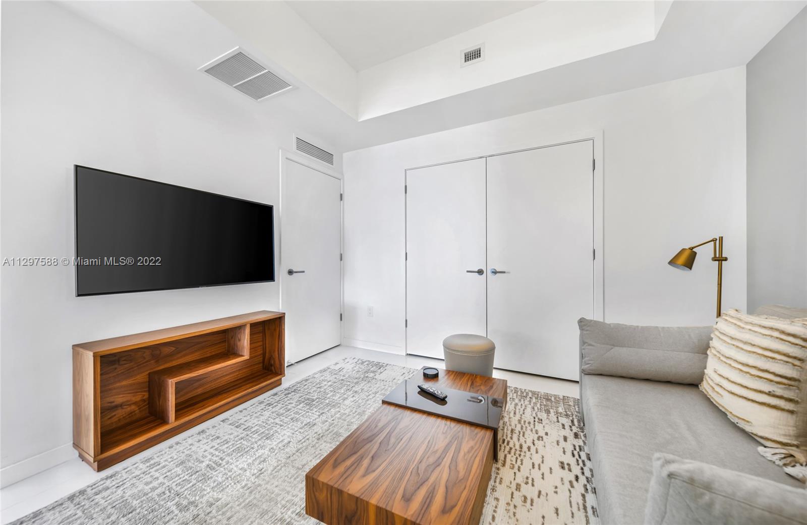 PARAMOUNT MIAMI WORLDCENT - Residential Lease