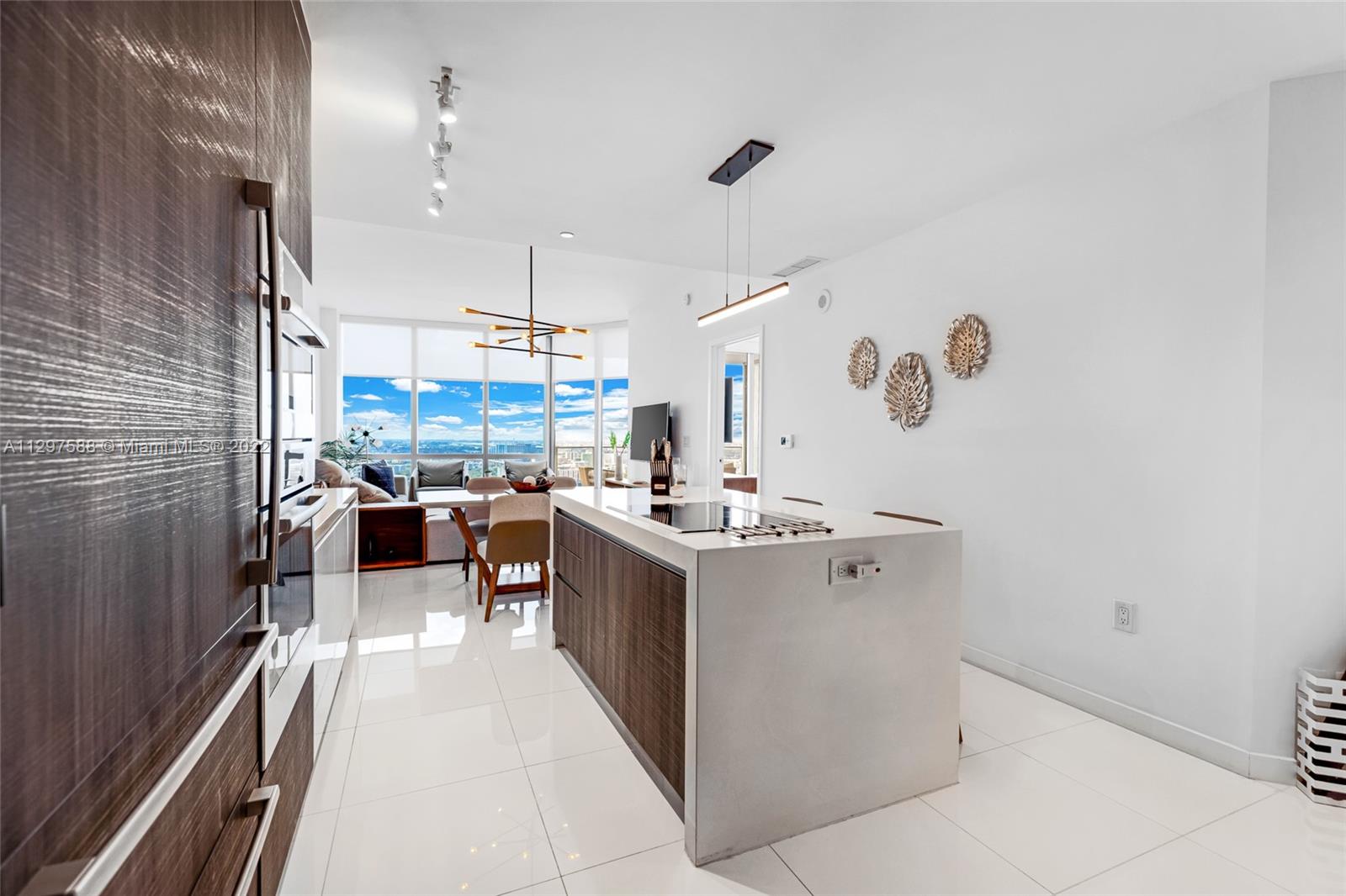 PARAMOUNT MIAMI WORLDCENT - Residential Lease