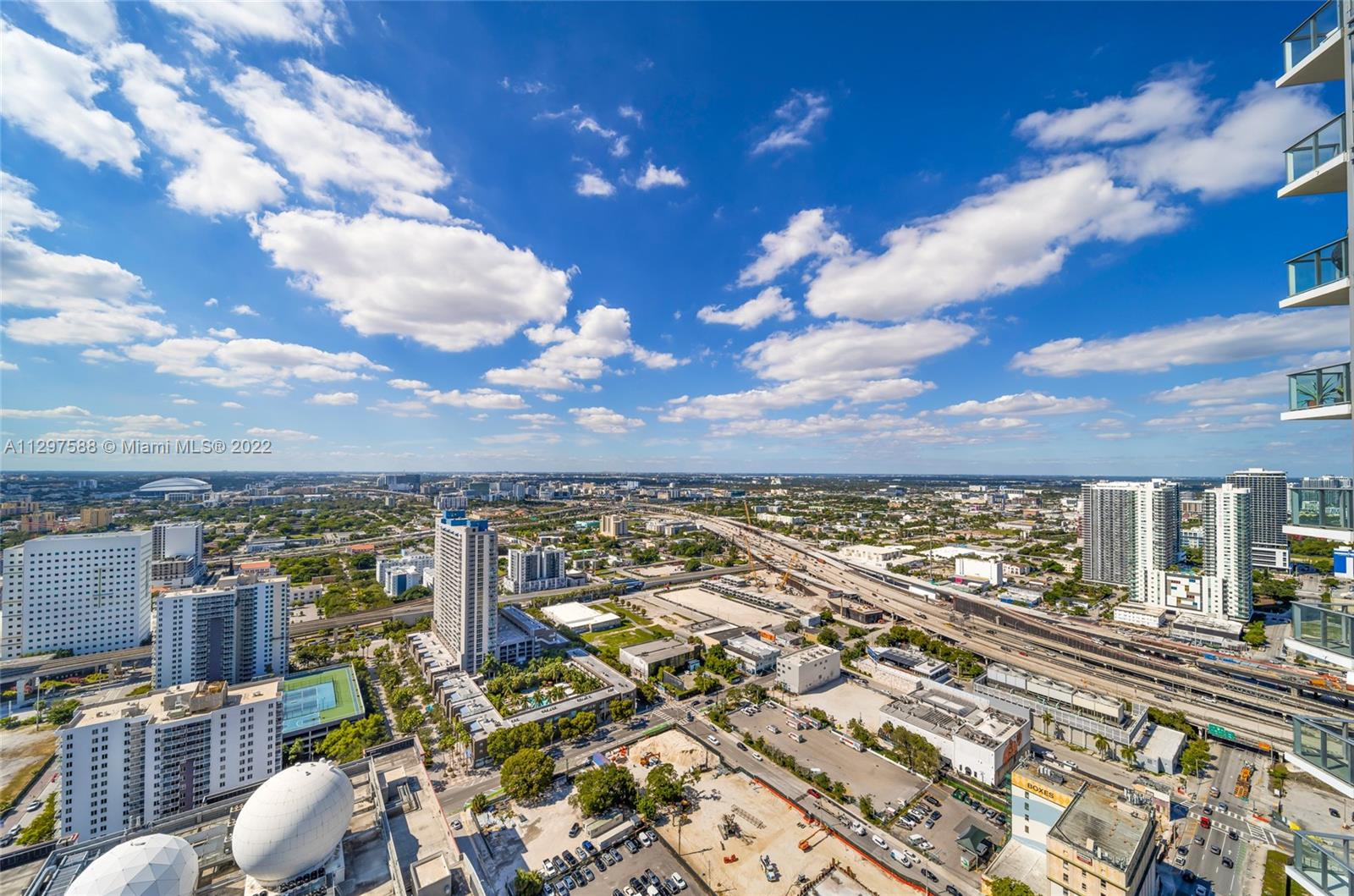 PARAMOUNT MIAMI WORLDCENT - Residential Lease