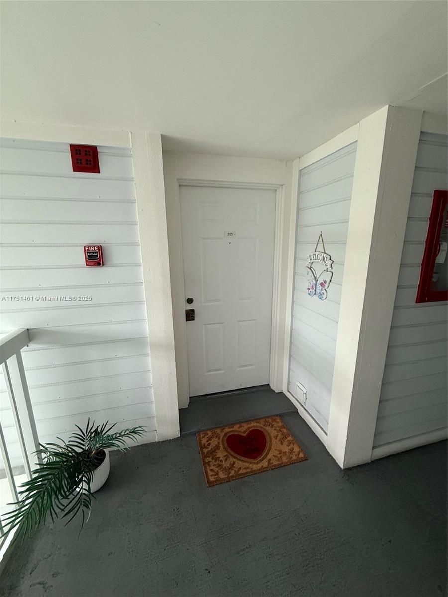 Nicely laid out and spacious split bedroom 2 bedroom/2 bath unit. Unit has open kitchen, all tile floors, washer/dryer in unit and nice size balcony. Location is great, easy access to I95 and just minutes to Aventura and the beaches. Pet friendly community. Main bathroom was remolded recently. Appliances purchased in the last 2 years. AC is brand new.  
Unit is tenant occupied until April 1st, 2025.