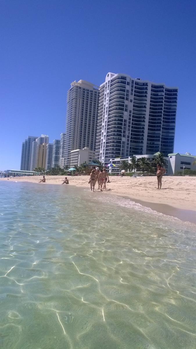 PLAZA OF AMERICAS CONDO P - Residential Lease