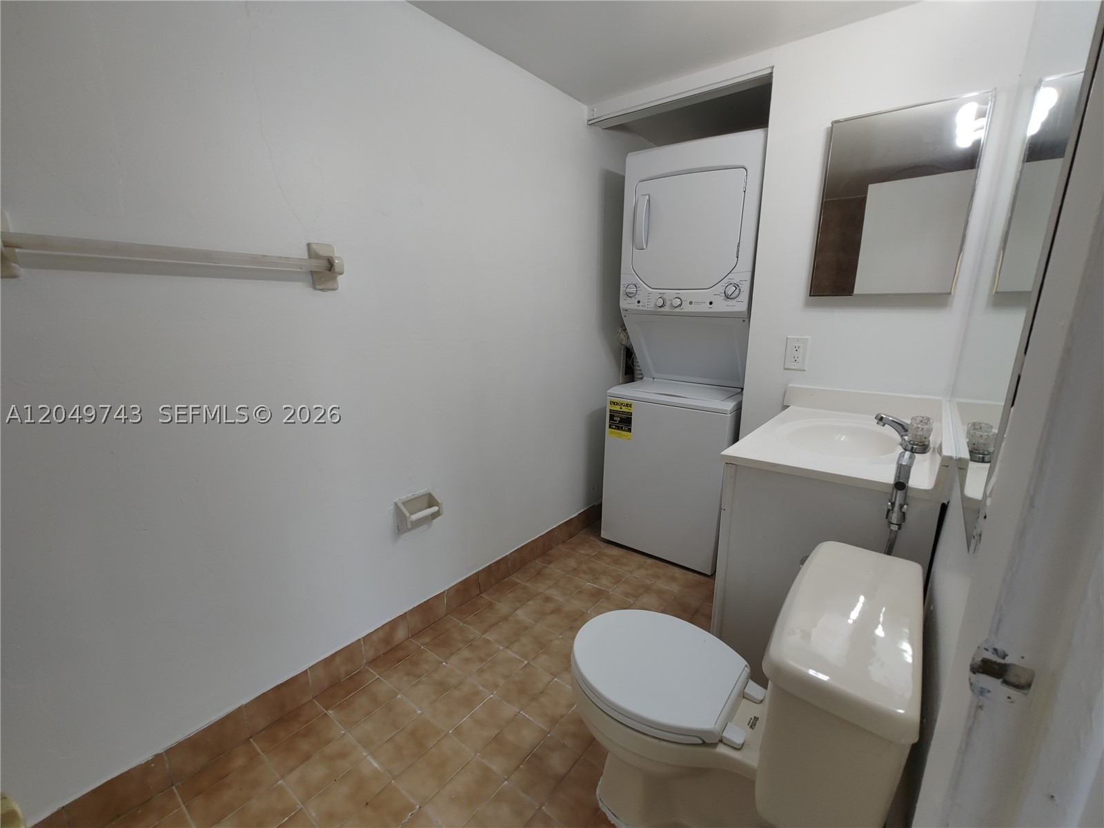 INTERNATIONAL PARK CONDO - Residential Lease