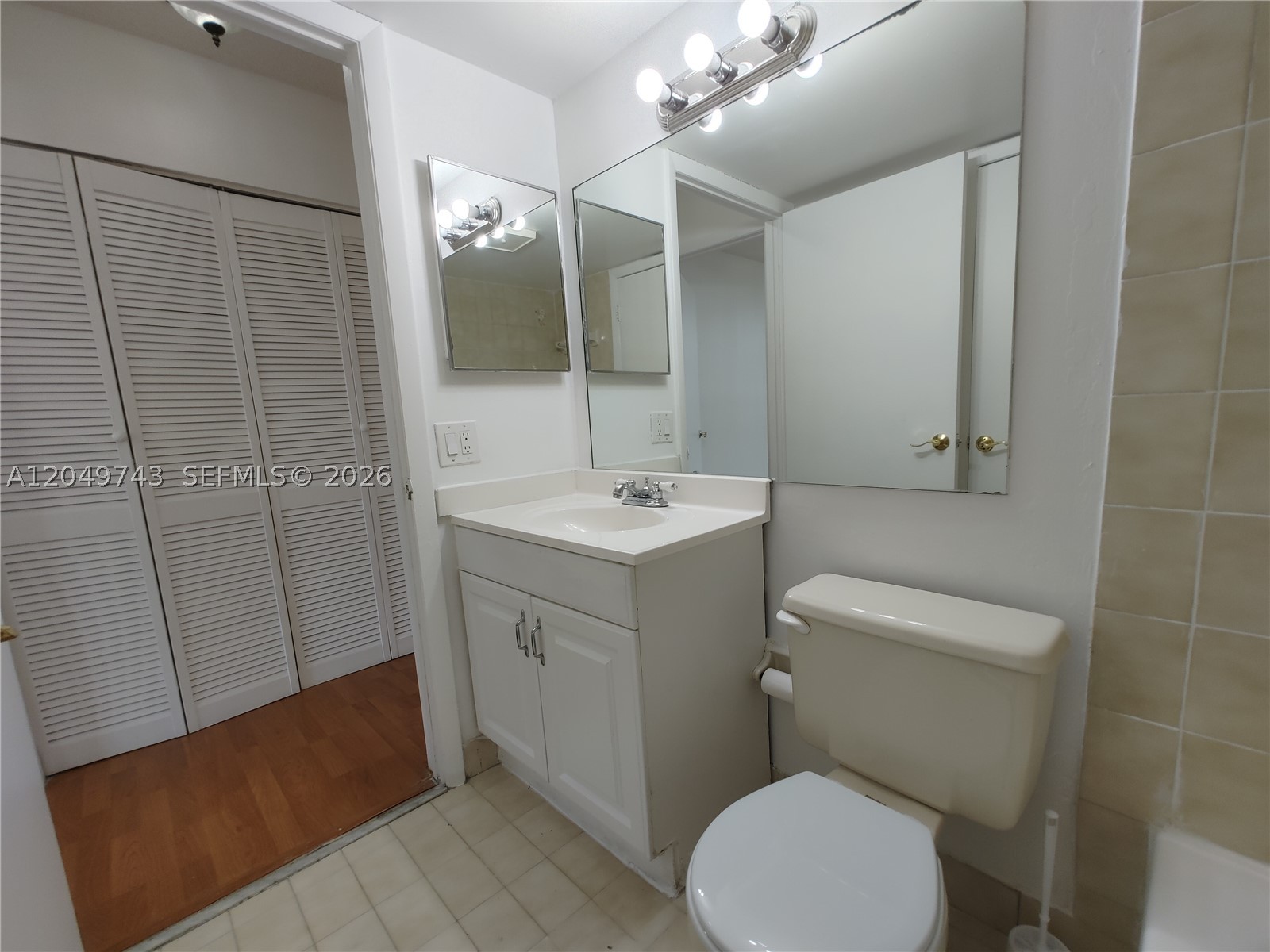 INTERNATIONAL PARK CONDO - Residential Lease