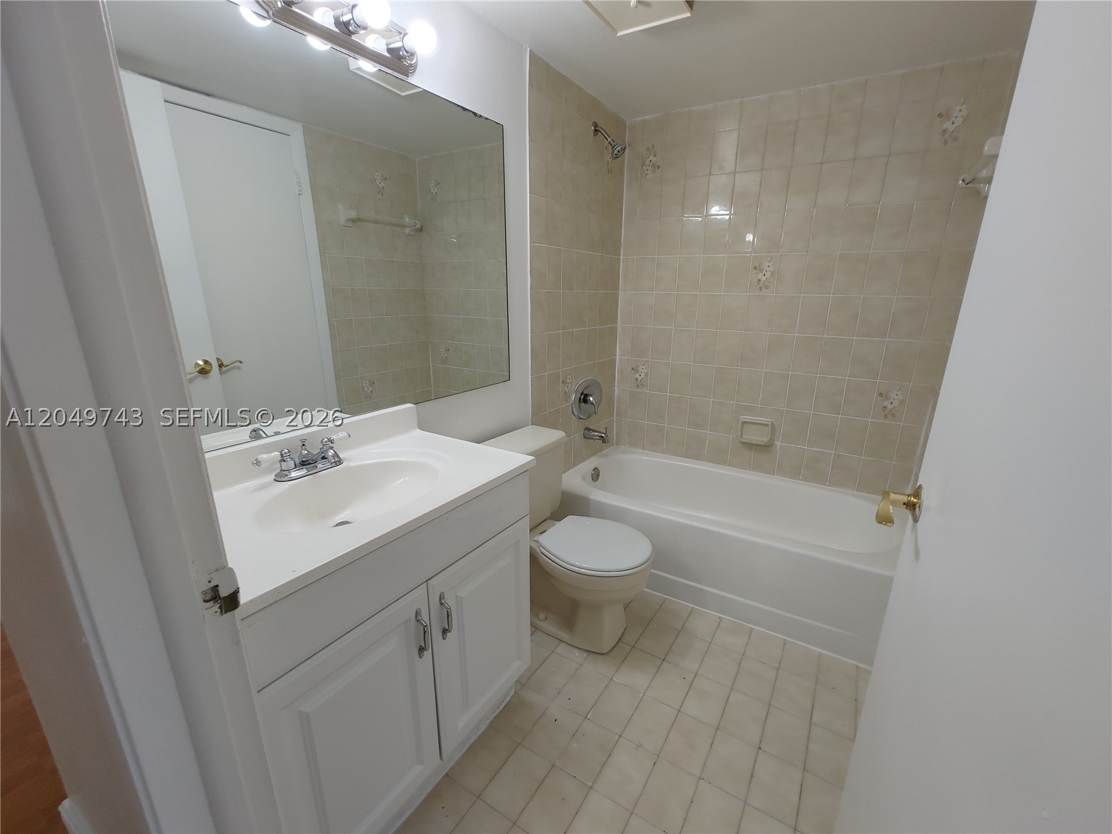 INTERNATIONAL PARK CONDO - Residential Lease