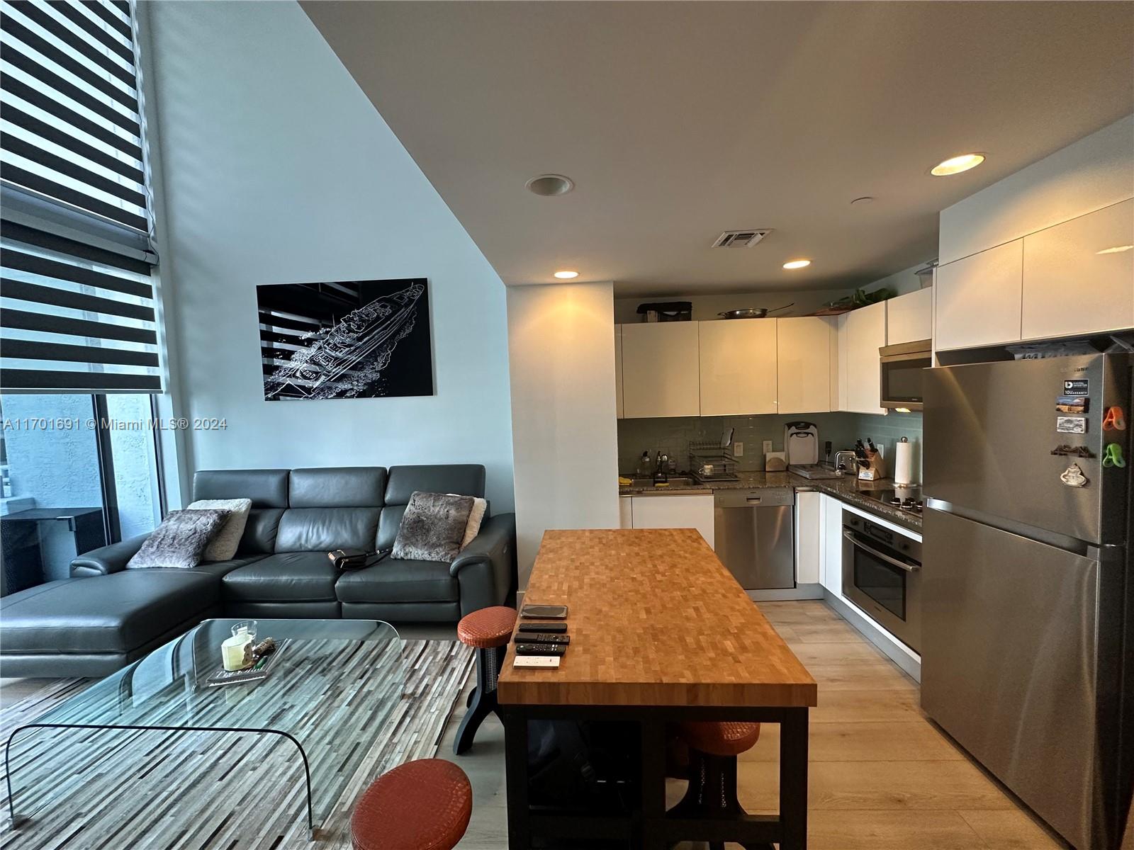 Stunning loft in the heart of Brickell, One bedroom Plus Den and two complete bathrooms . High ceilings with floor to roof windows. The apartment comes with electric blinds, washer and dryer and huge balcony with city views. Amazing amenities gym, pool, party room and business center. Close to Brickell City Centre, Merry Brickell Village, Publix , restaurants, bars and more. Unit is available December 3rd and it CAN BE RENTED FURNISHED OR UNFURNISHED.