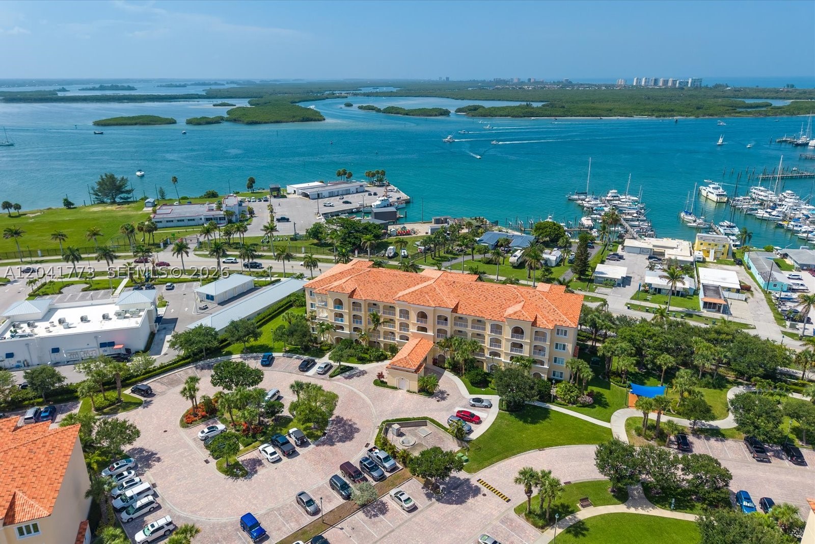 HARBOUR ISLE AT HUTCHINSO - Residential