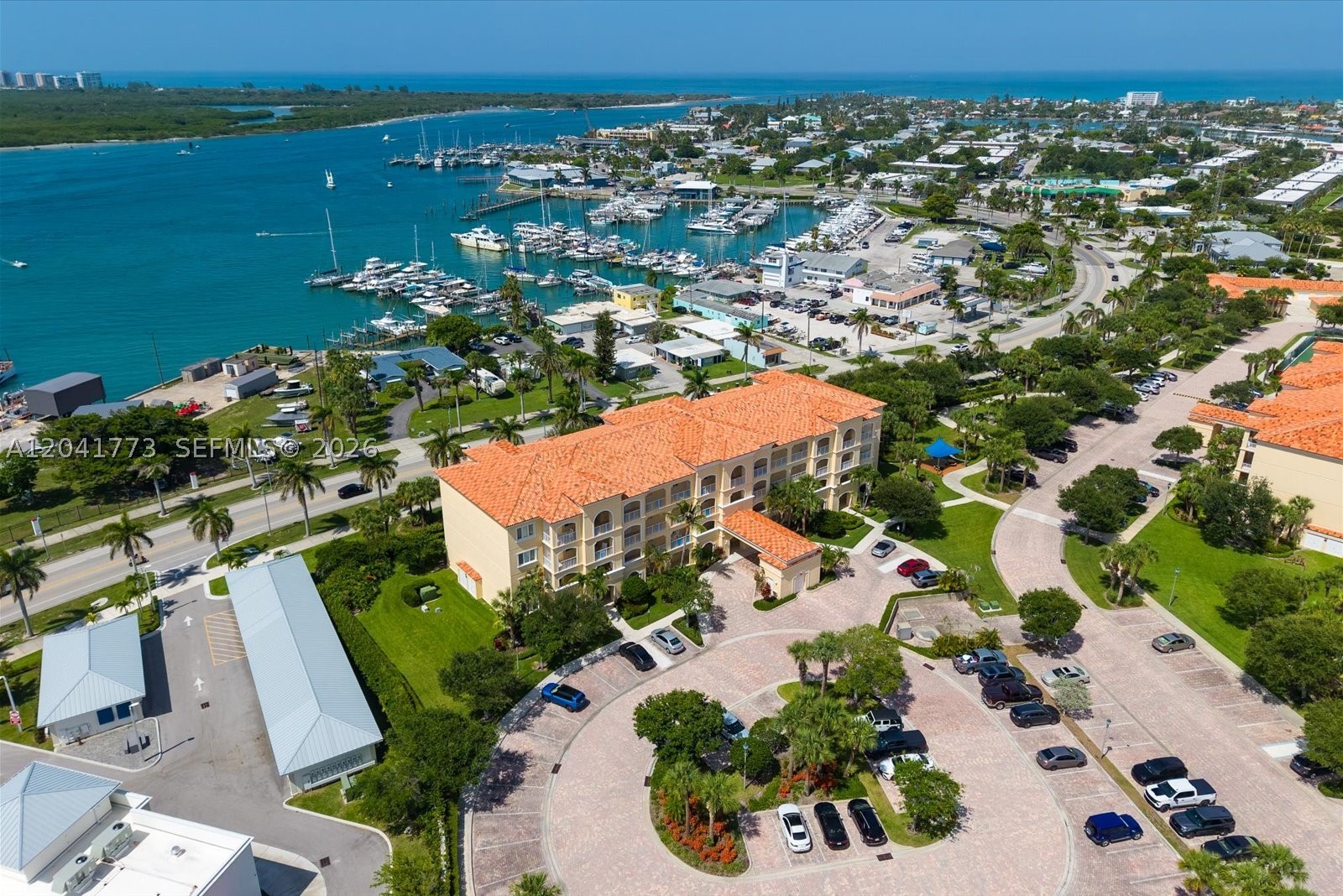 HARBOUR ISLE AT HUTCHINSO - Residential