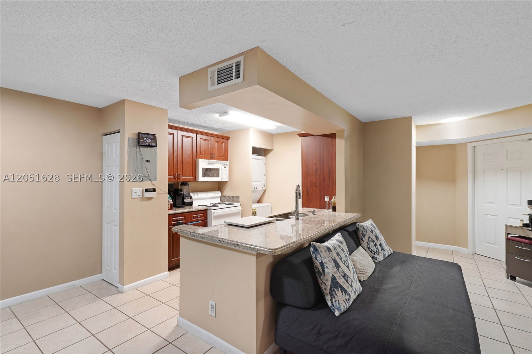 WINDMILL LAKES III CONDO - Residential Lease