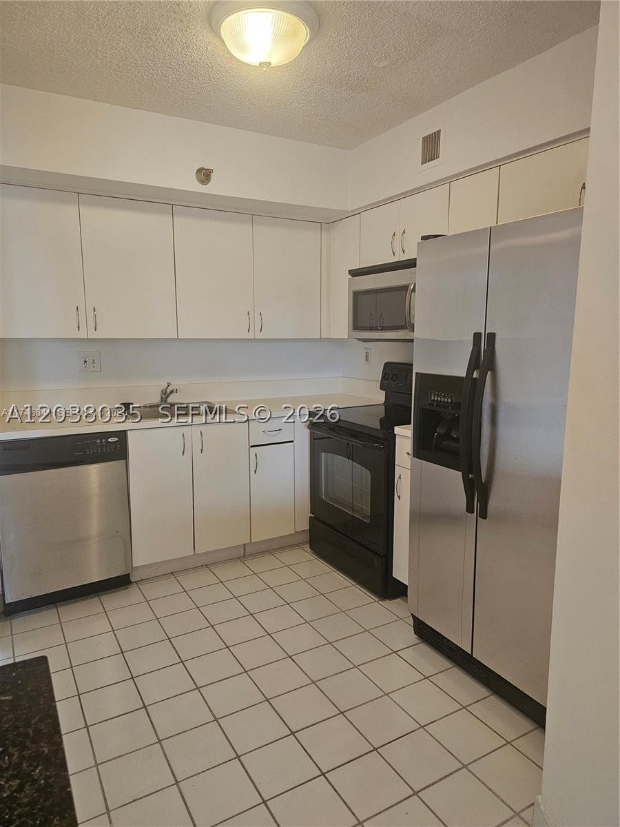 PARC CENTRAL AVENTURA SOU - Residential Lease