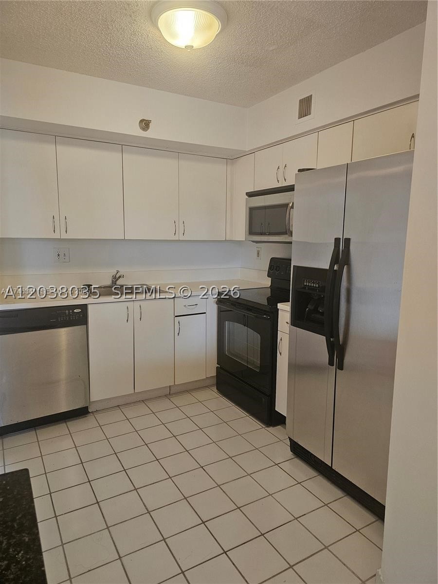 PARC CENTRAL AVENTURA SOU - Residential Lease