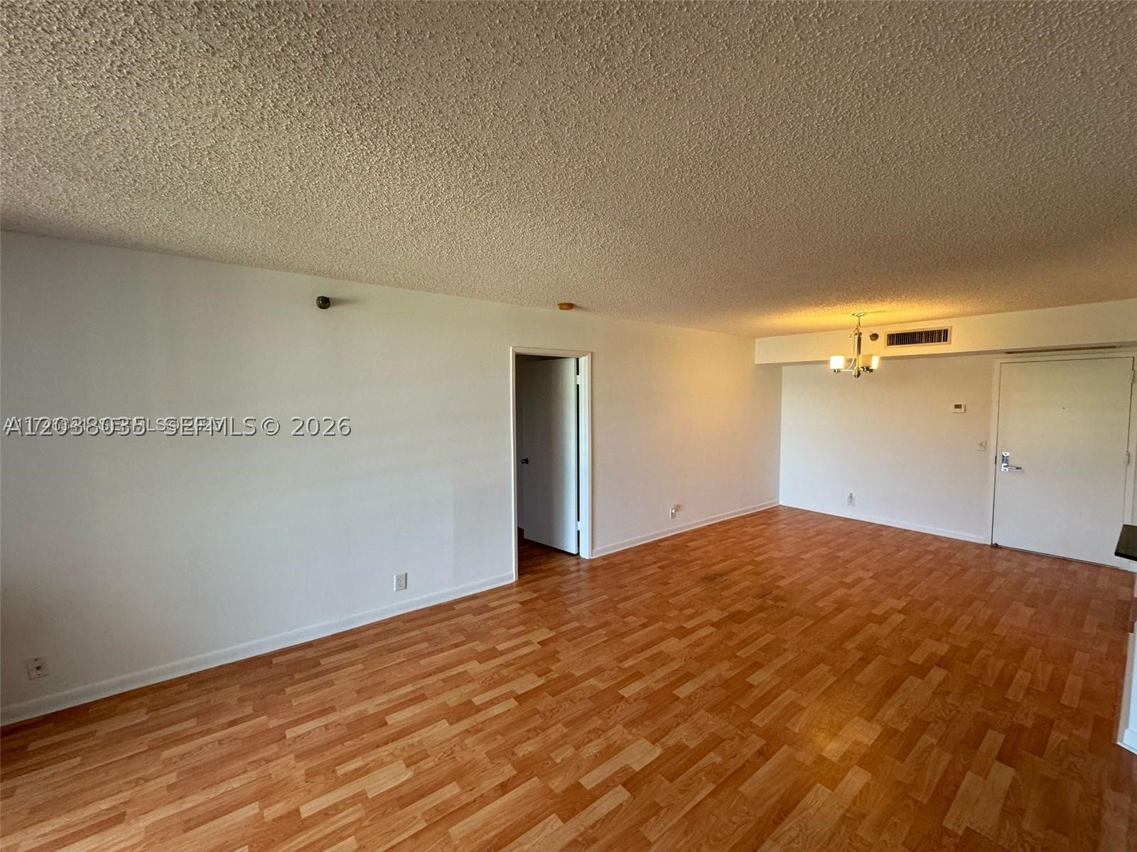 PARC CENTRAL AVENTURA SOU - Residential Lease