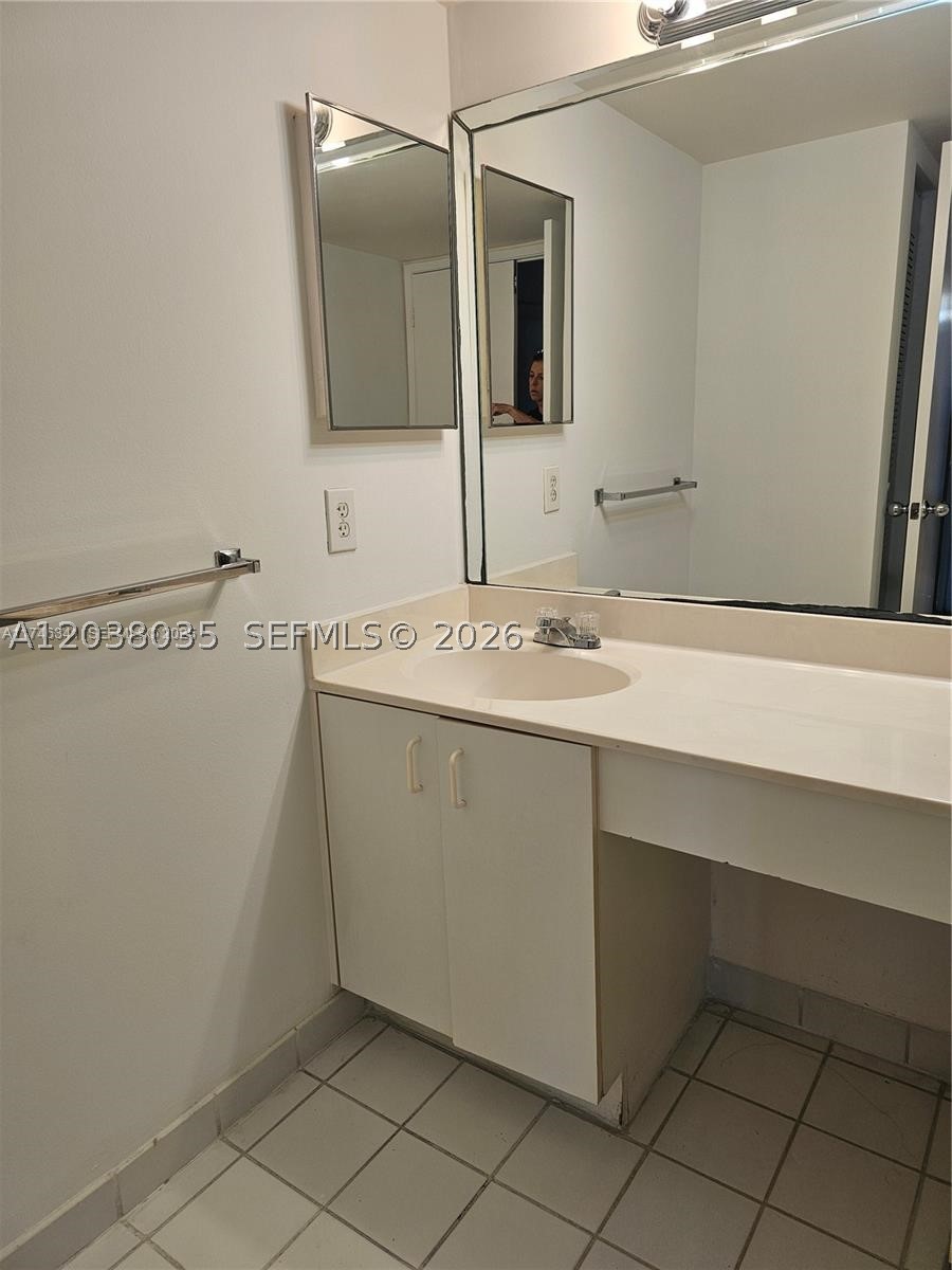 PARC CENTRAL AVENTURA SOU - Residential Lease