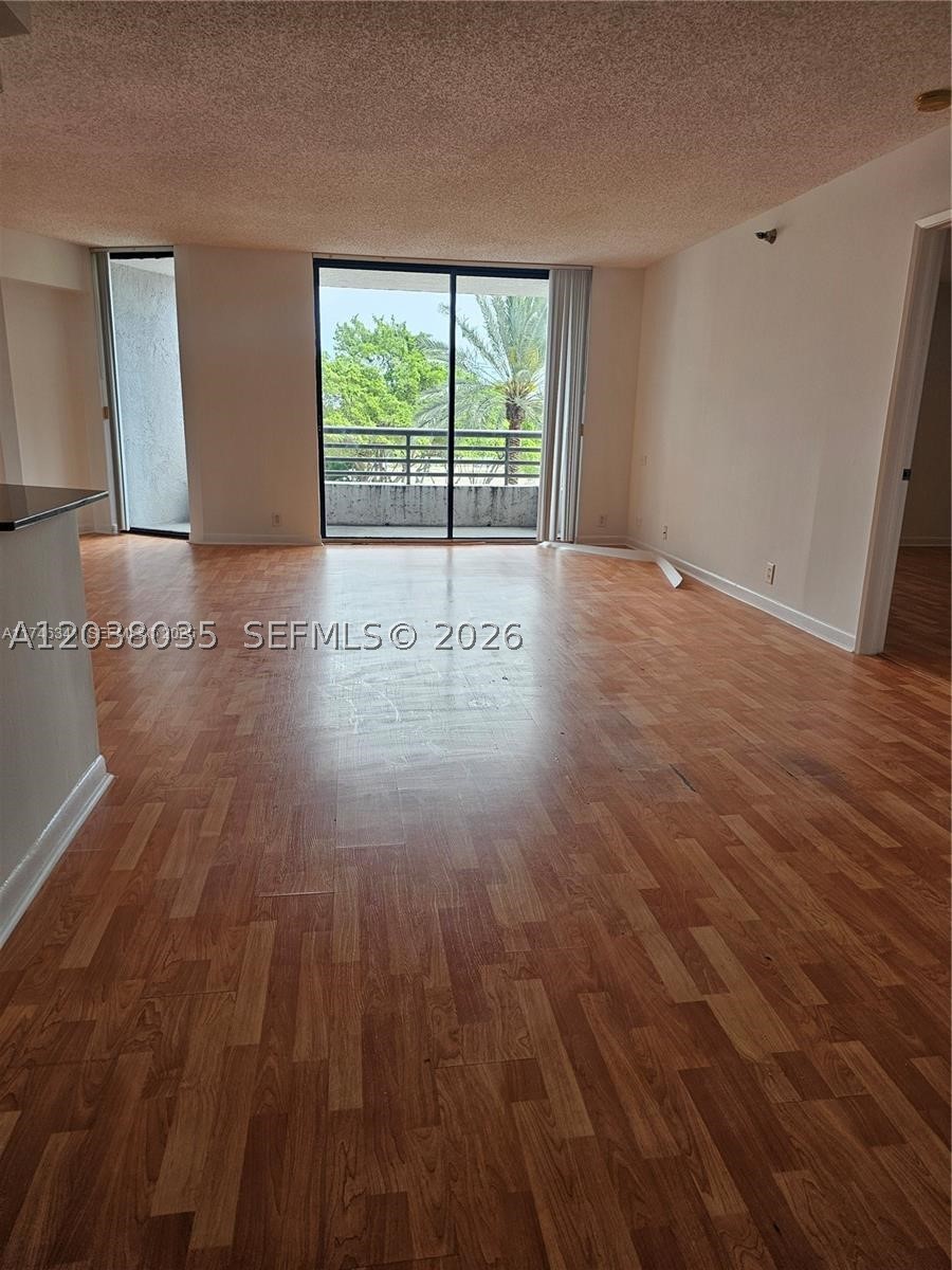 PARC CENTRAL AVENTURA SOU - Residential Lease