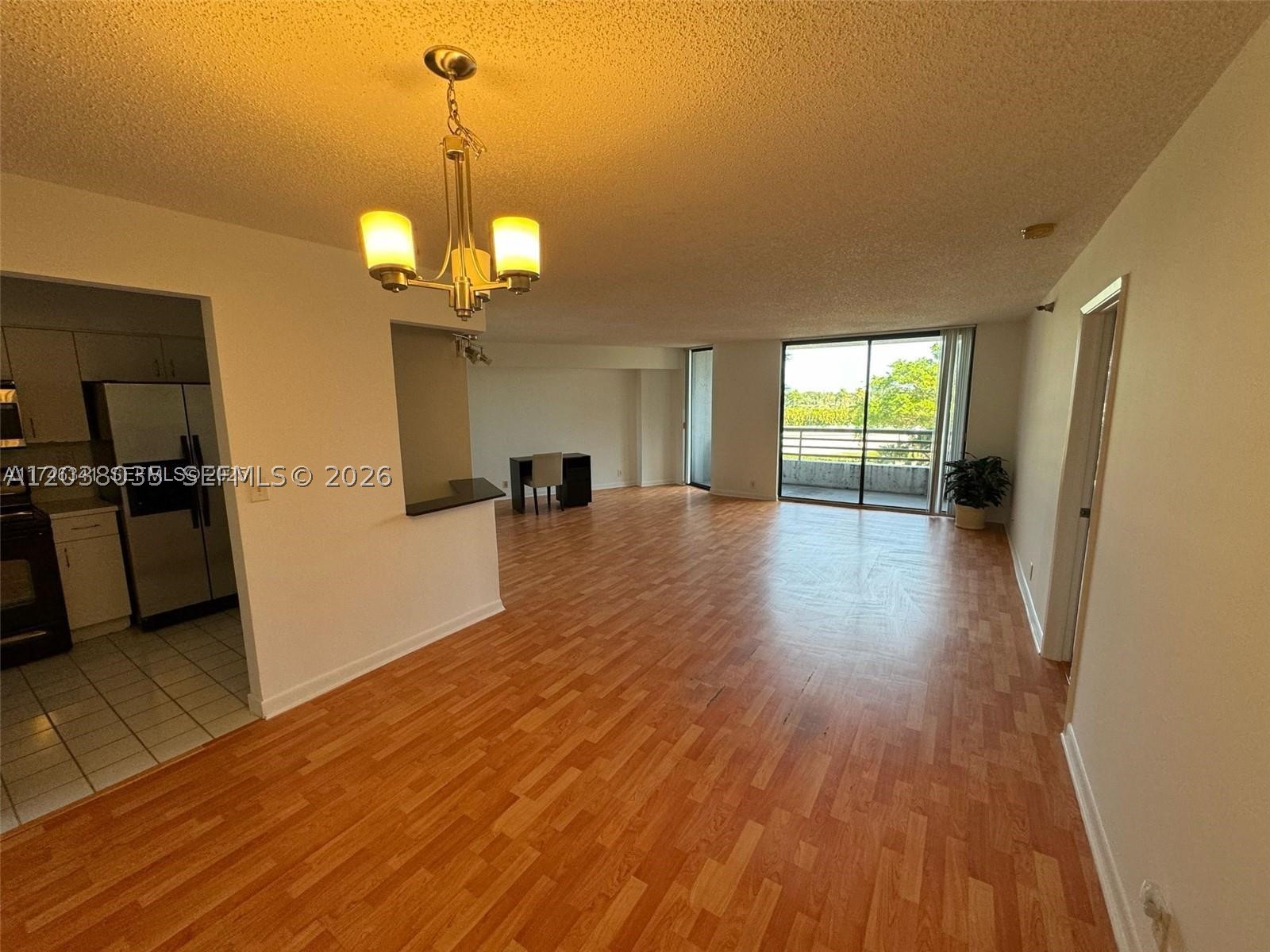 PARC CENTRAL AVENTURA SOU - Residential Lease