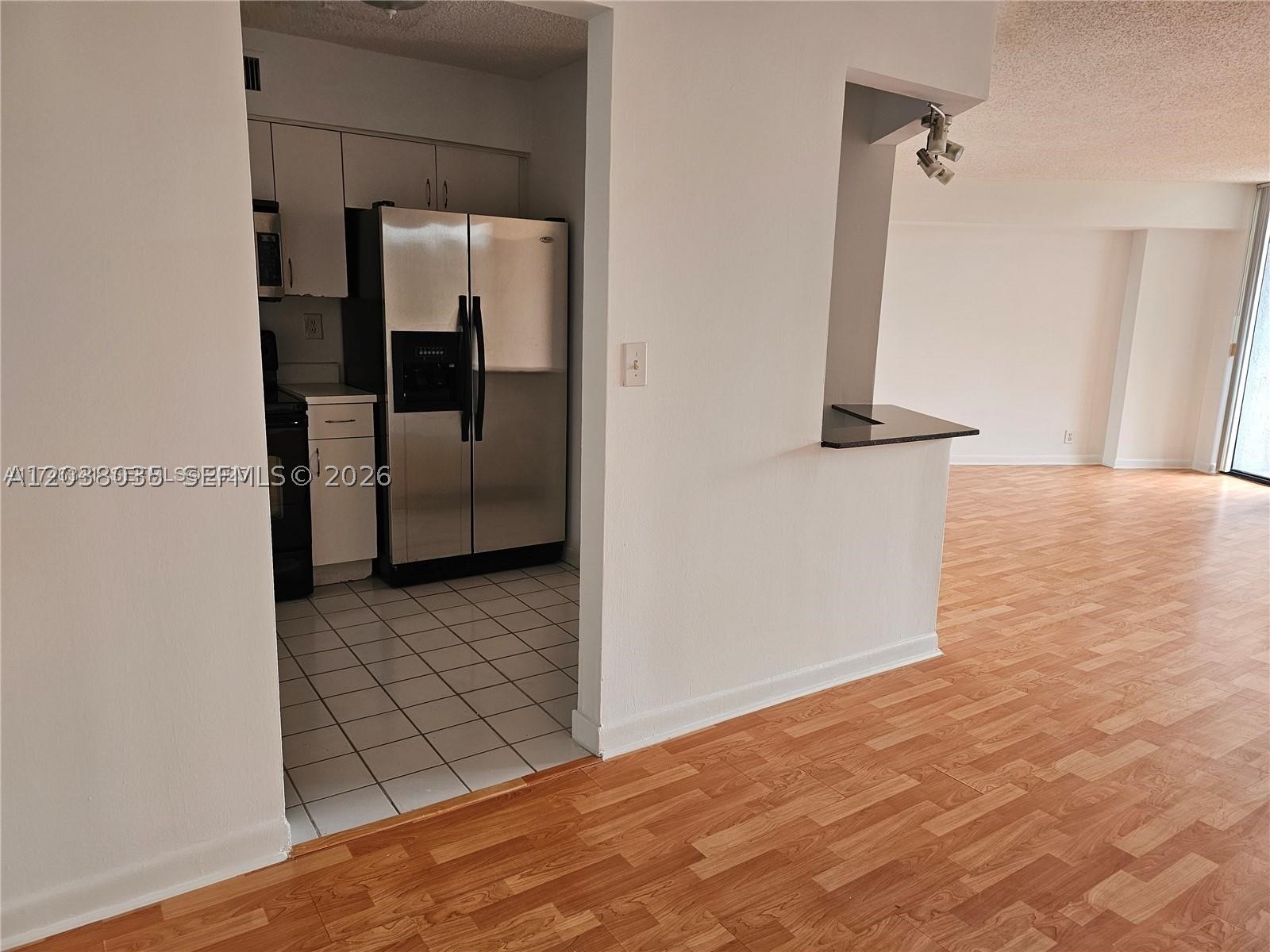 PARC CENTRAL AVENTURA SOU - Residential Lease