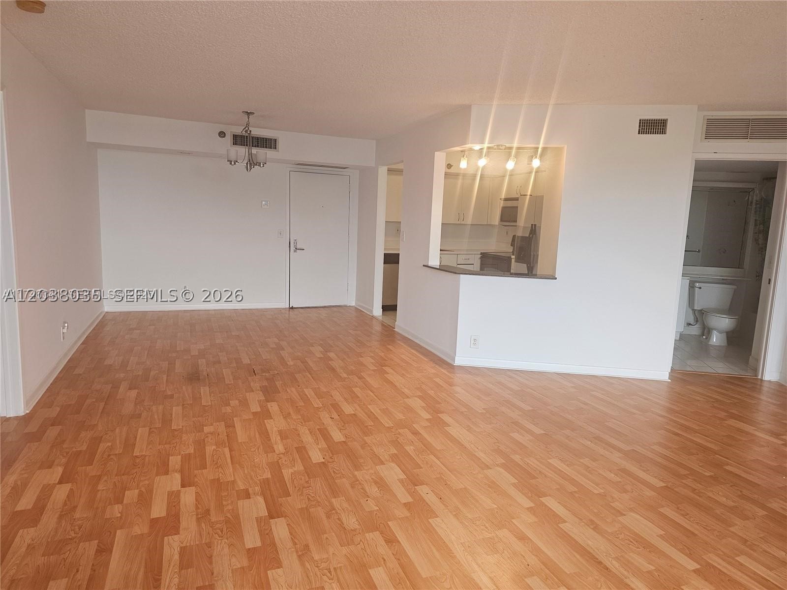 PARC CENTRAL AVENTURA SOU - Residential Lease