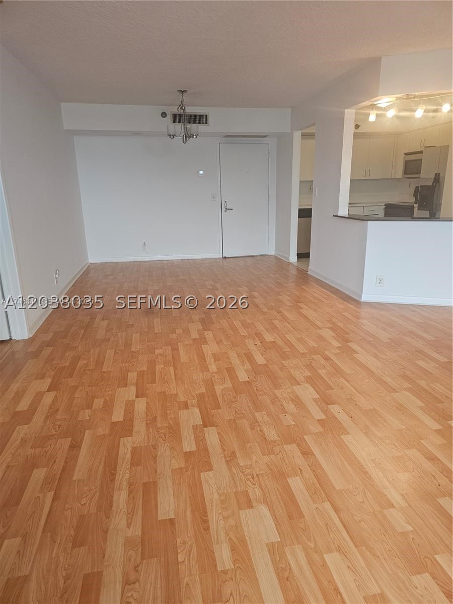 PARC CENTRAL AVENTURA SOU - Residential Lease
