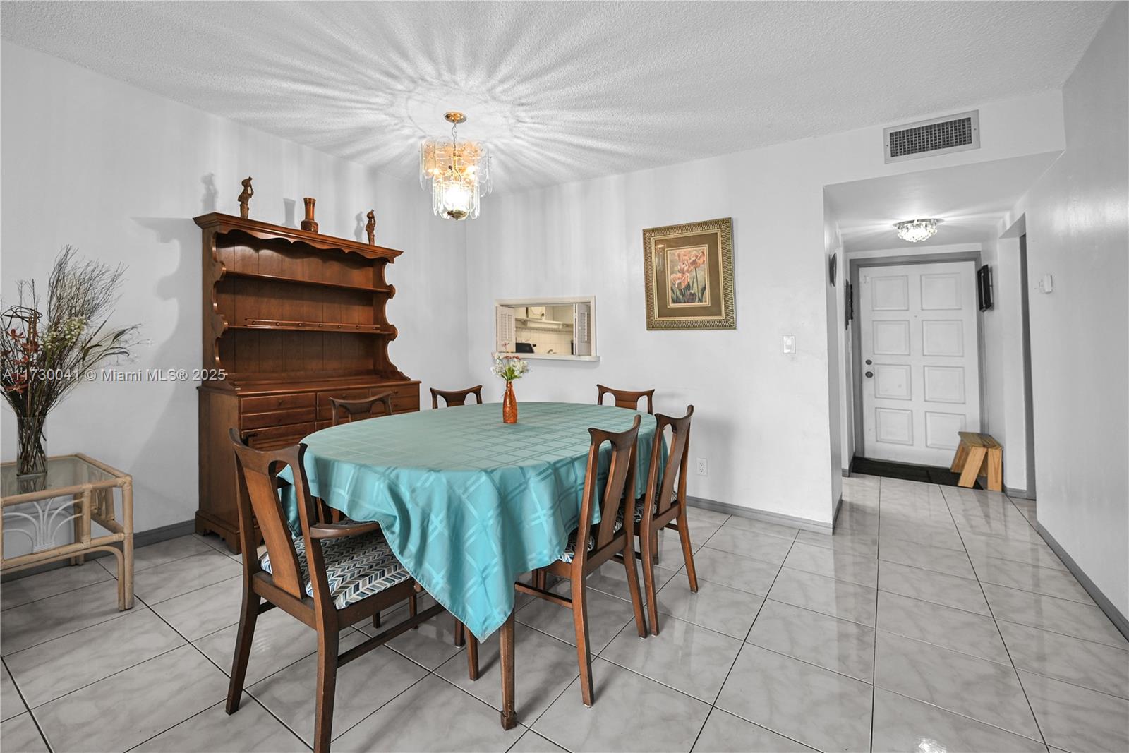 HILLCREST COUNTRY CLUB AP - Residential