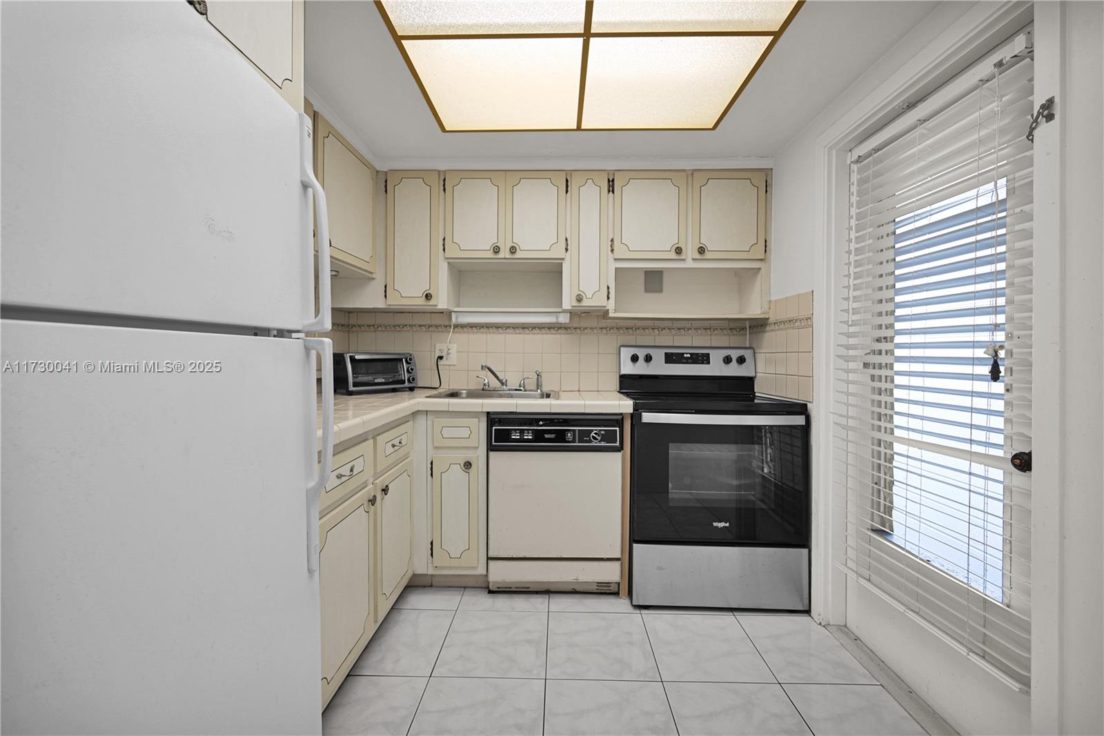 HILLCREST COUNTRY CLUB AP - Residential