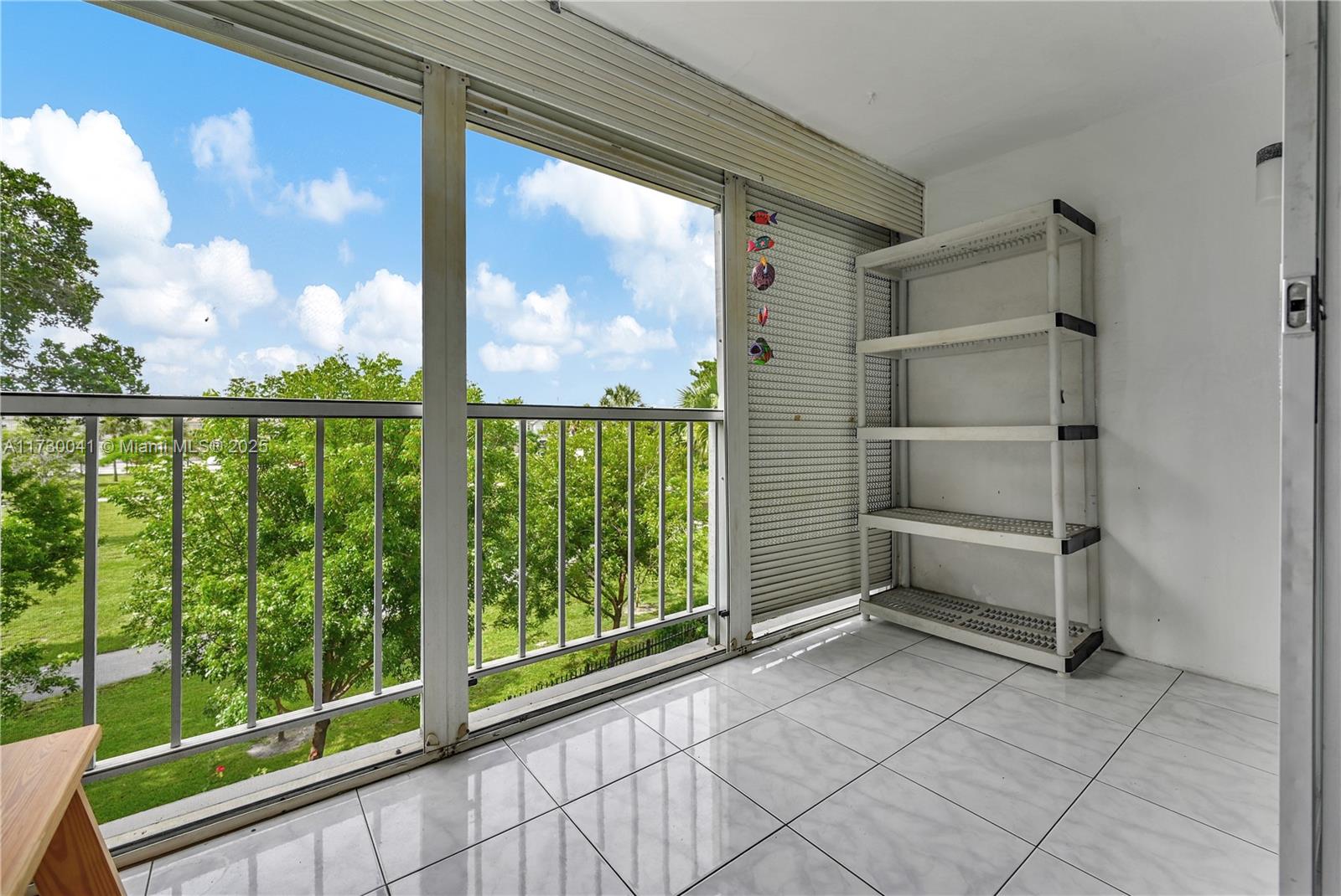 HILLCREST COUNTRY CLUB AP - Residential