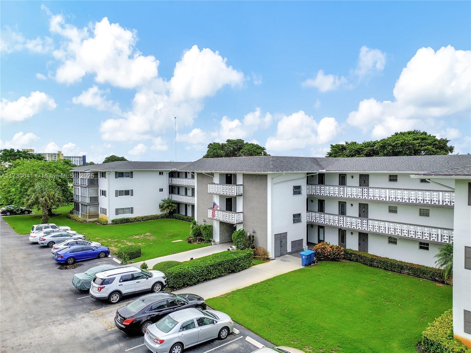 HILLCREST COUNTRY CLUB AP - Residential