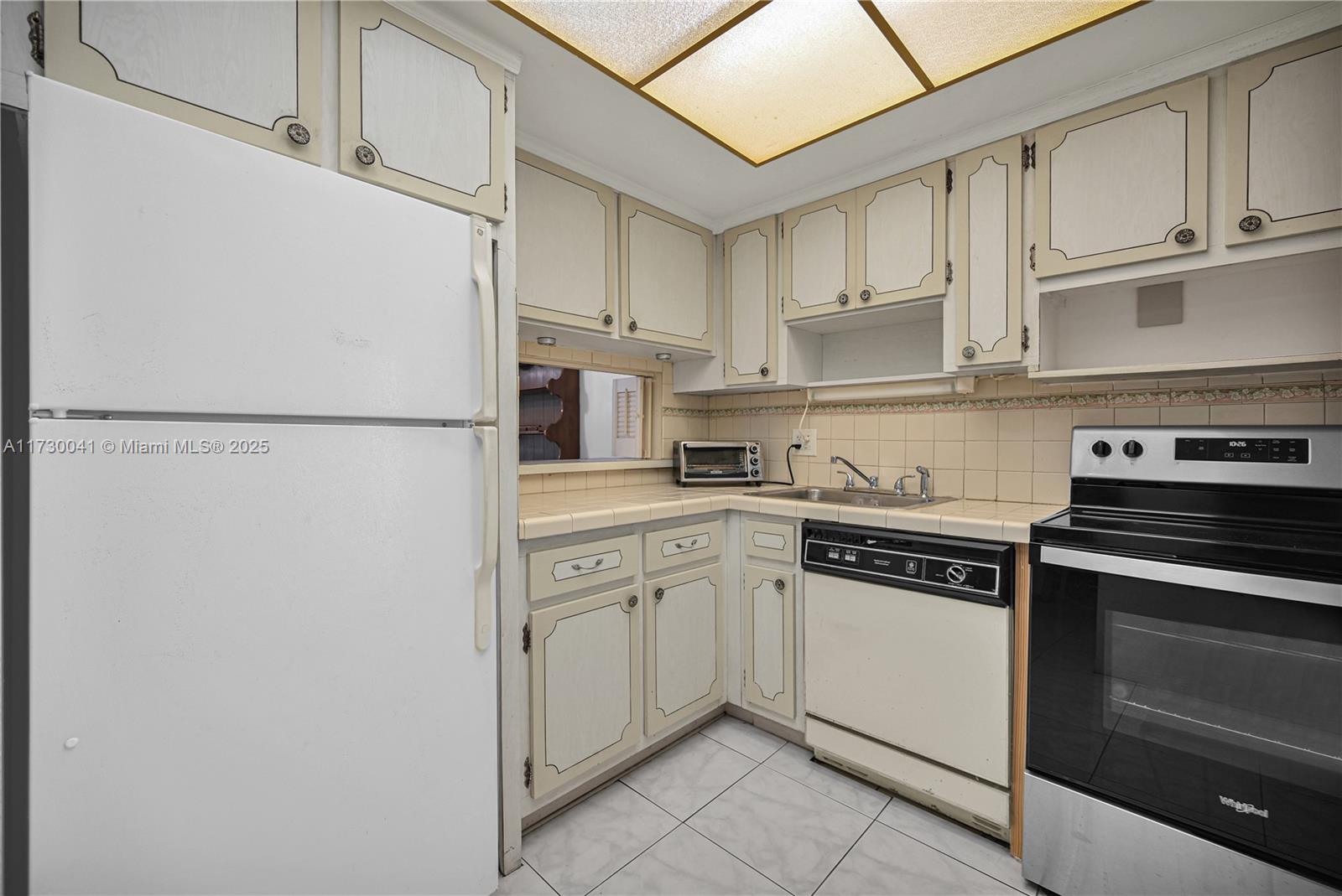 HILLCREST COUNTRY CLUB AP - Residential