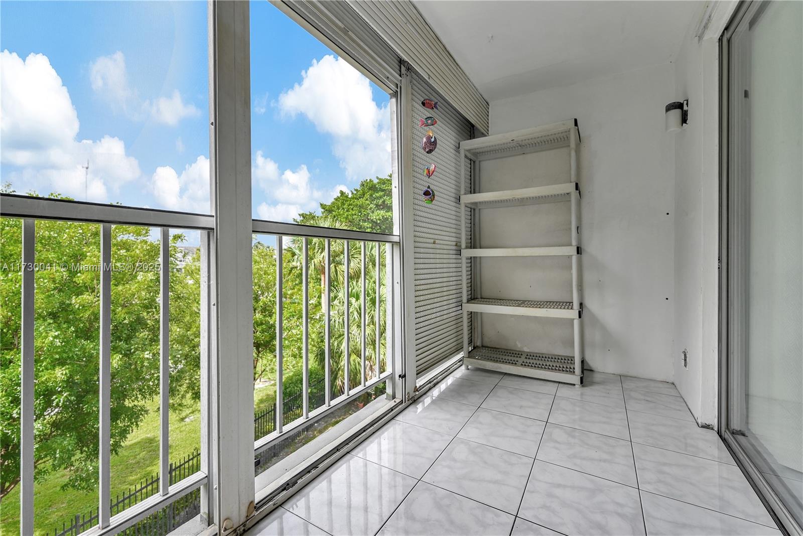 HILLCREST COUNTRY CLUB AP - Residential
