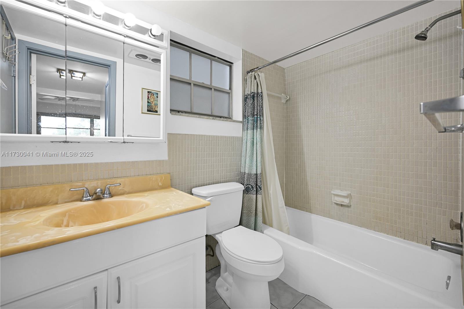HILLCREST COUNTRY CLUB AP - Residential