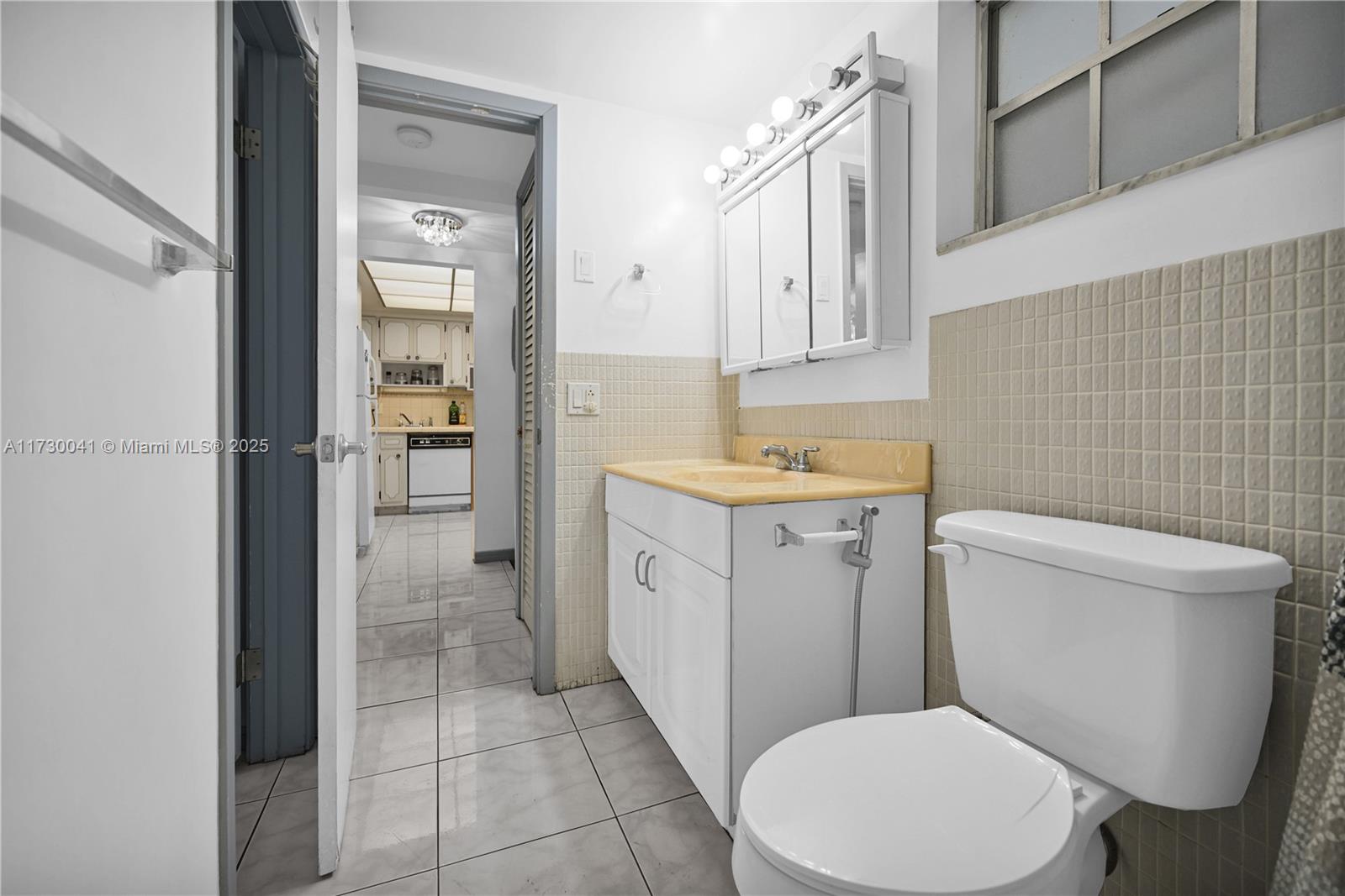 HILLCREST COUNTRY CLUB AP - Residential