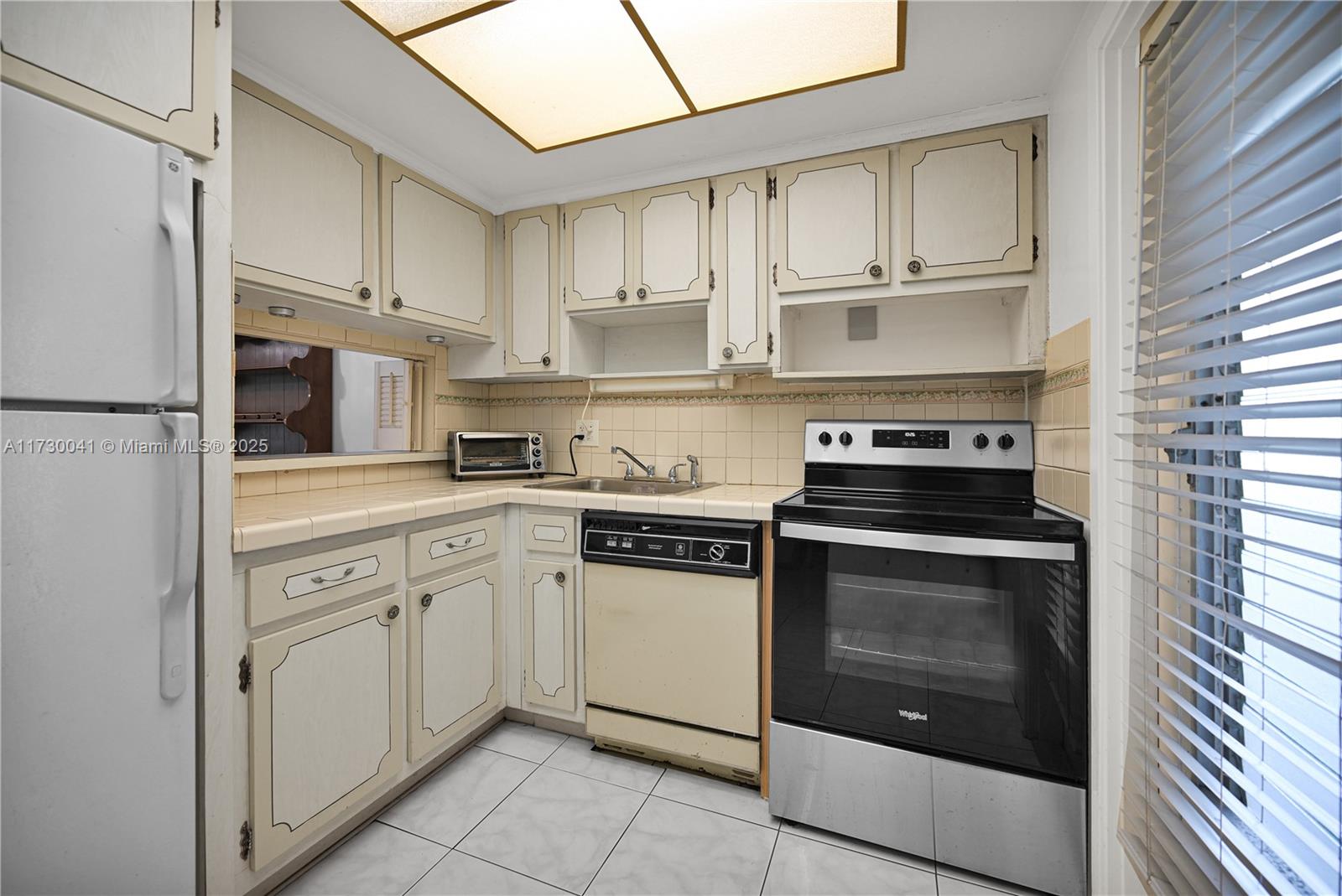 HILLCREST COUNTRY CLUB AP - Residential
