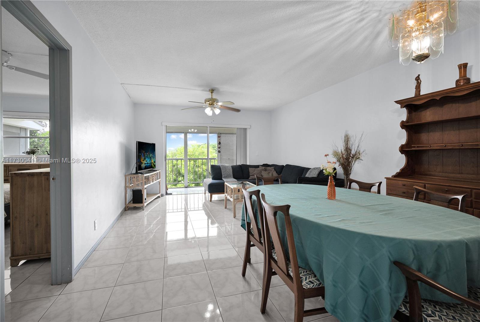 HILLCREST COUNTRY CLUB AP - Residential