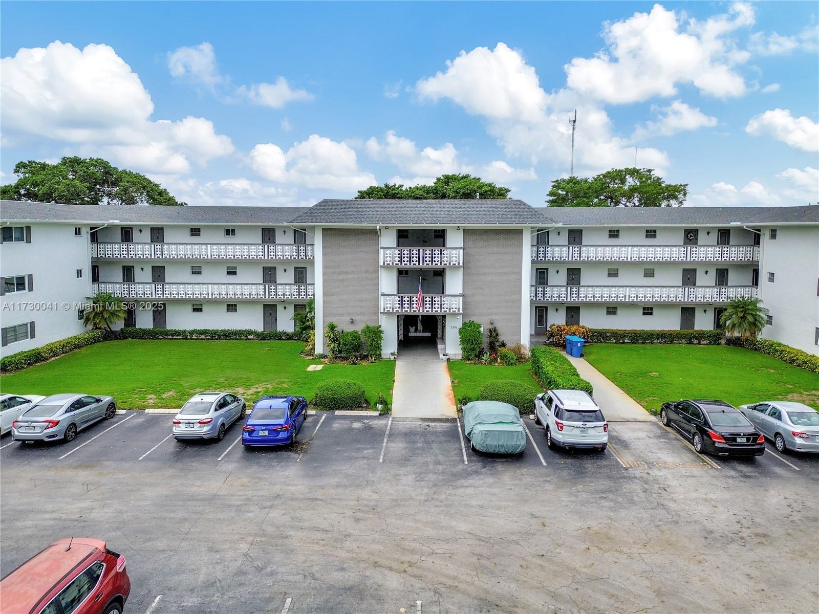 HILLCREST COUNTRY CLUB AP - Residential
