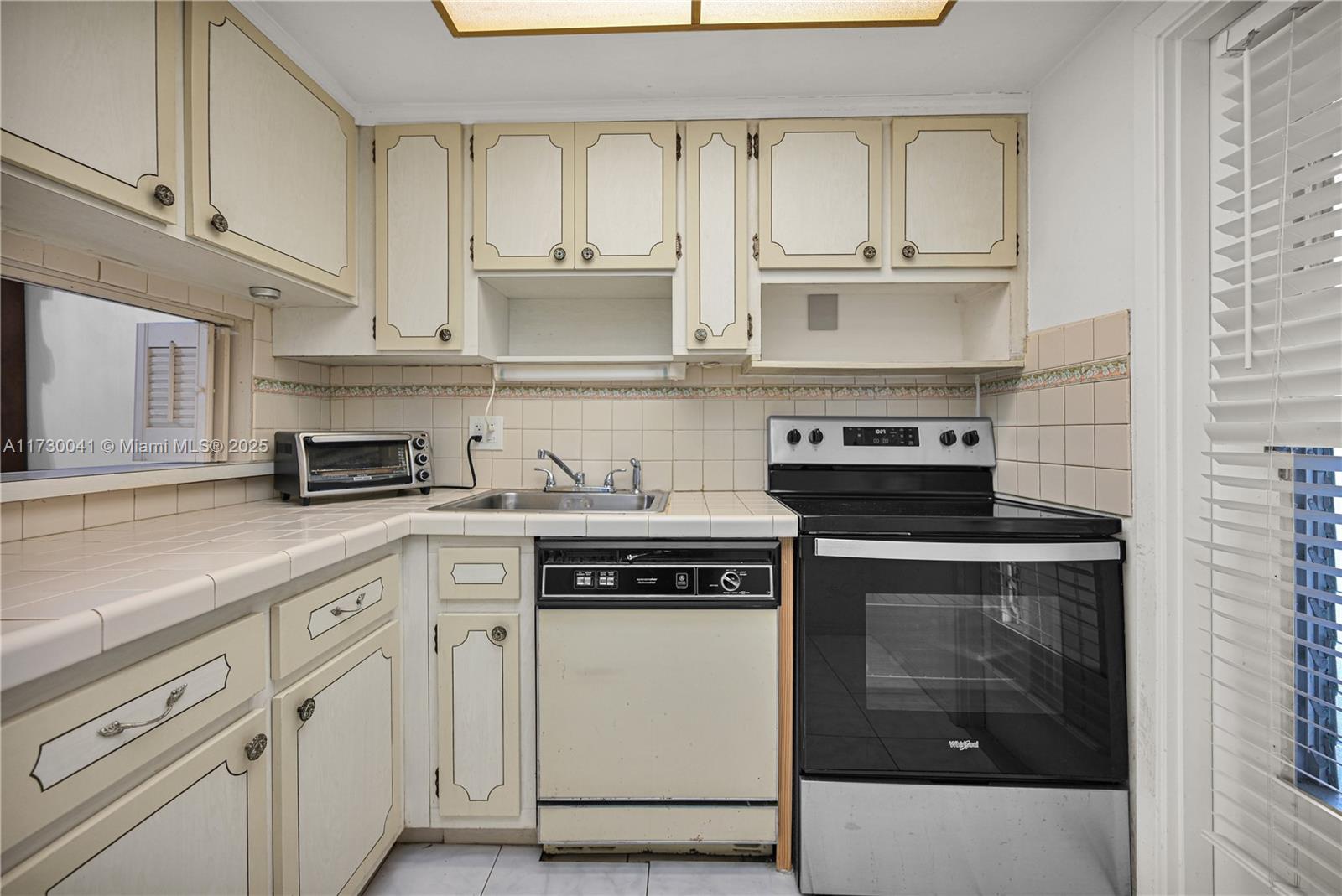 HILLCREST COUNTRY CLUB AP - Residential
