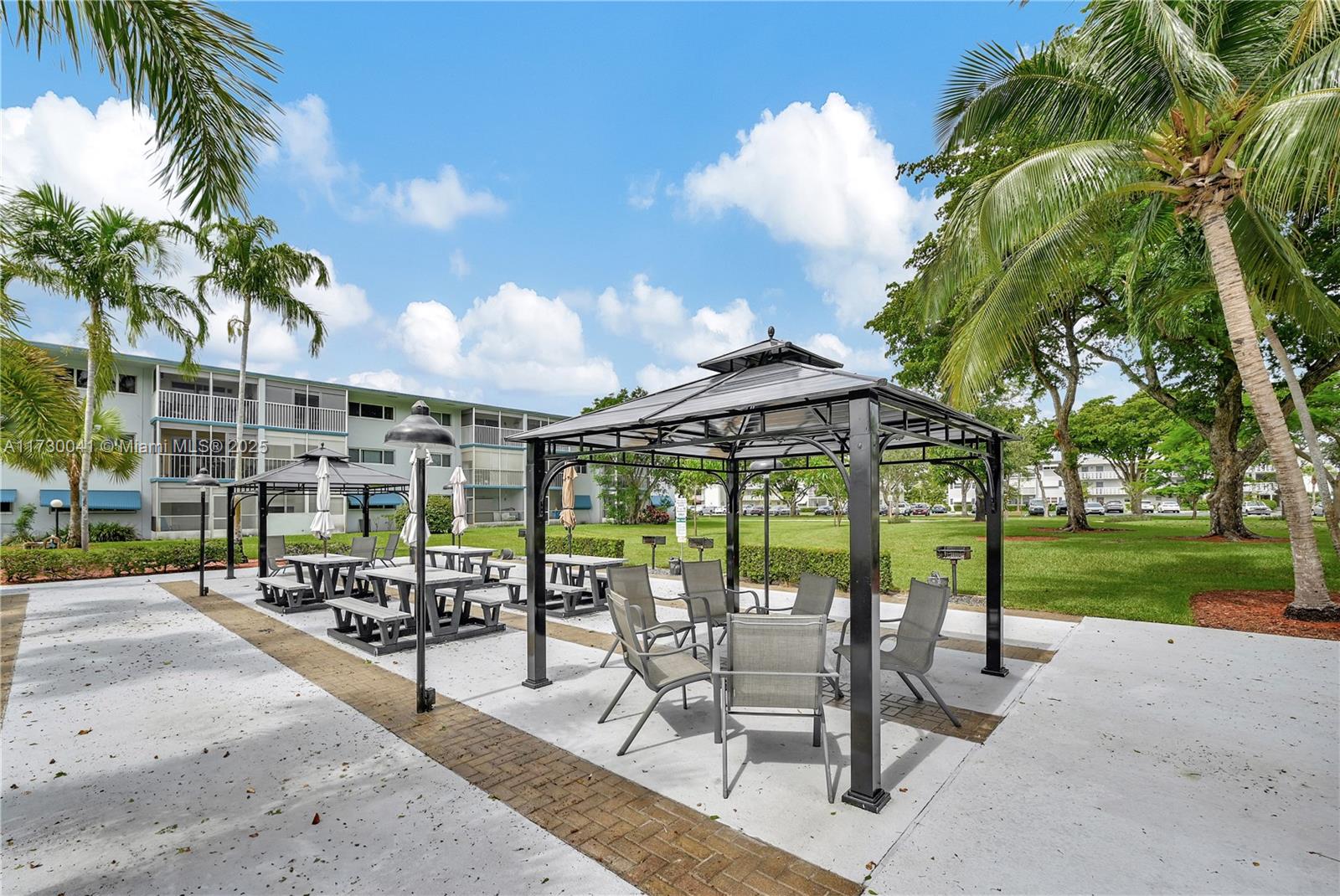 HILLCREST COUNTRY CLUB AP - Residential