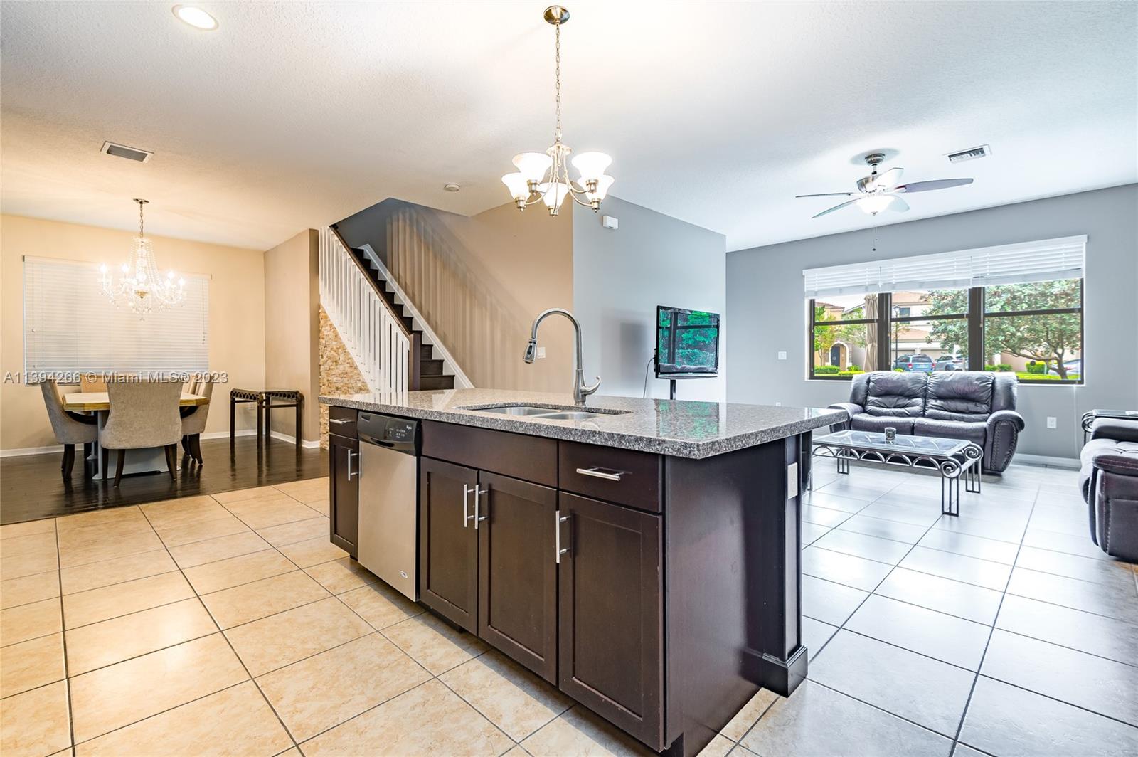 CHAMPION LAKES - Residential Lease