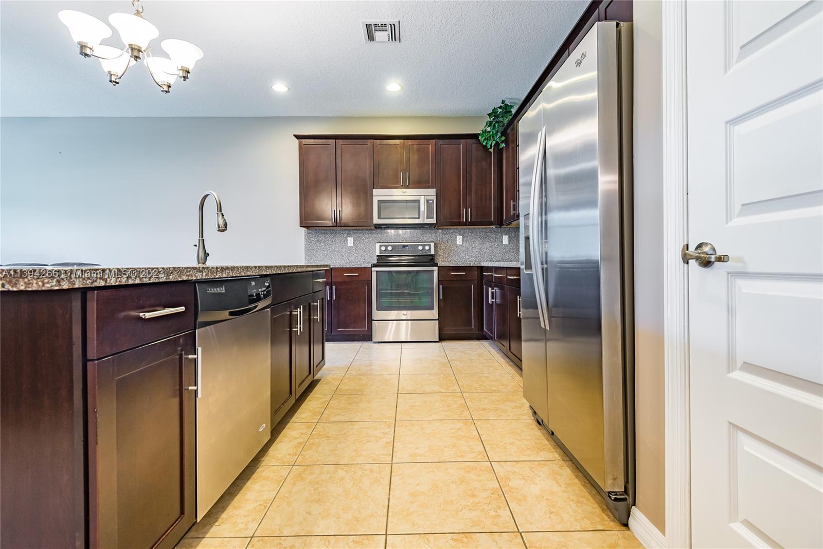 CHAMPION LAKES - Residential Lease