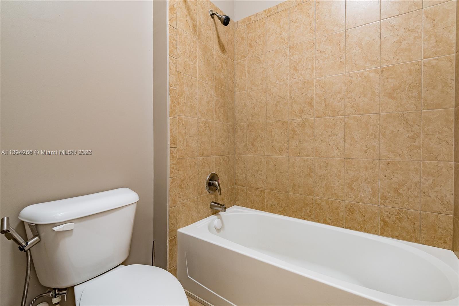CHAMPION LAKES - Residential Lease